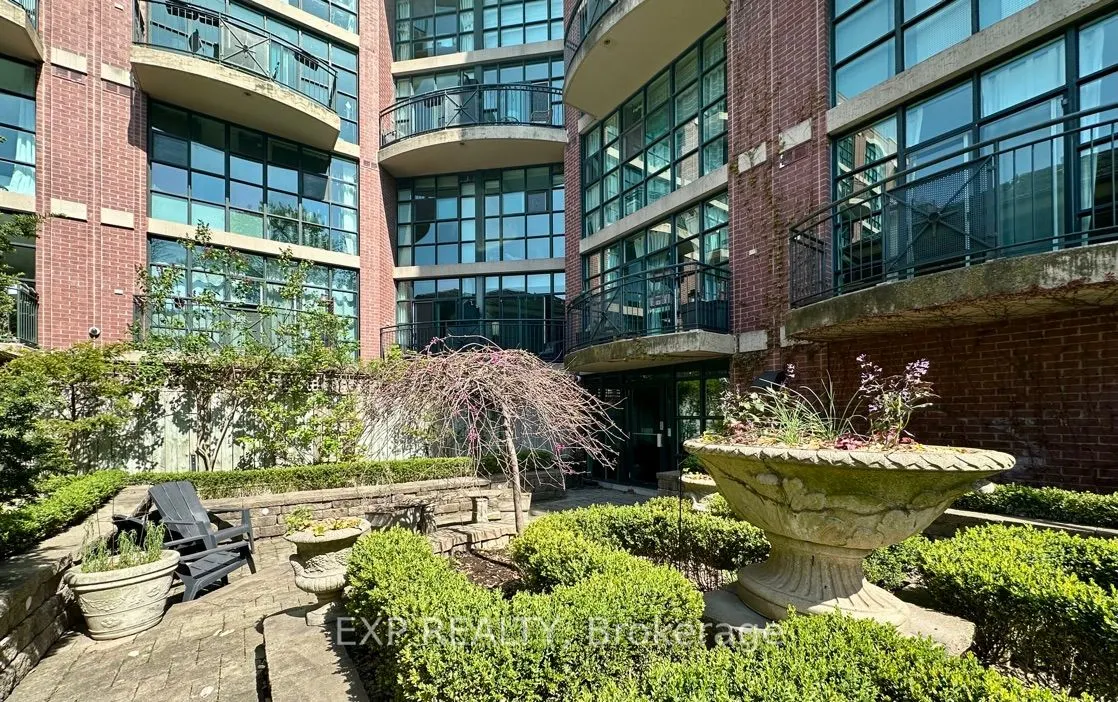901 Queen Street W, #201
