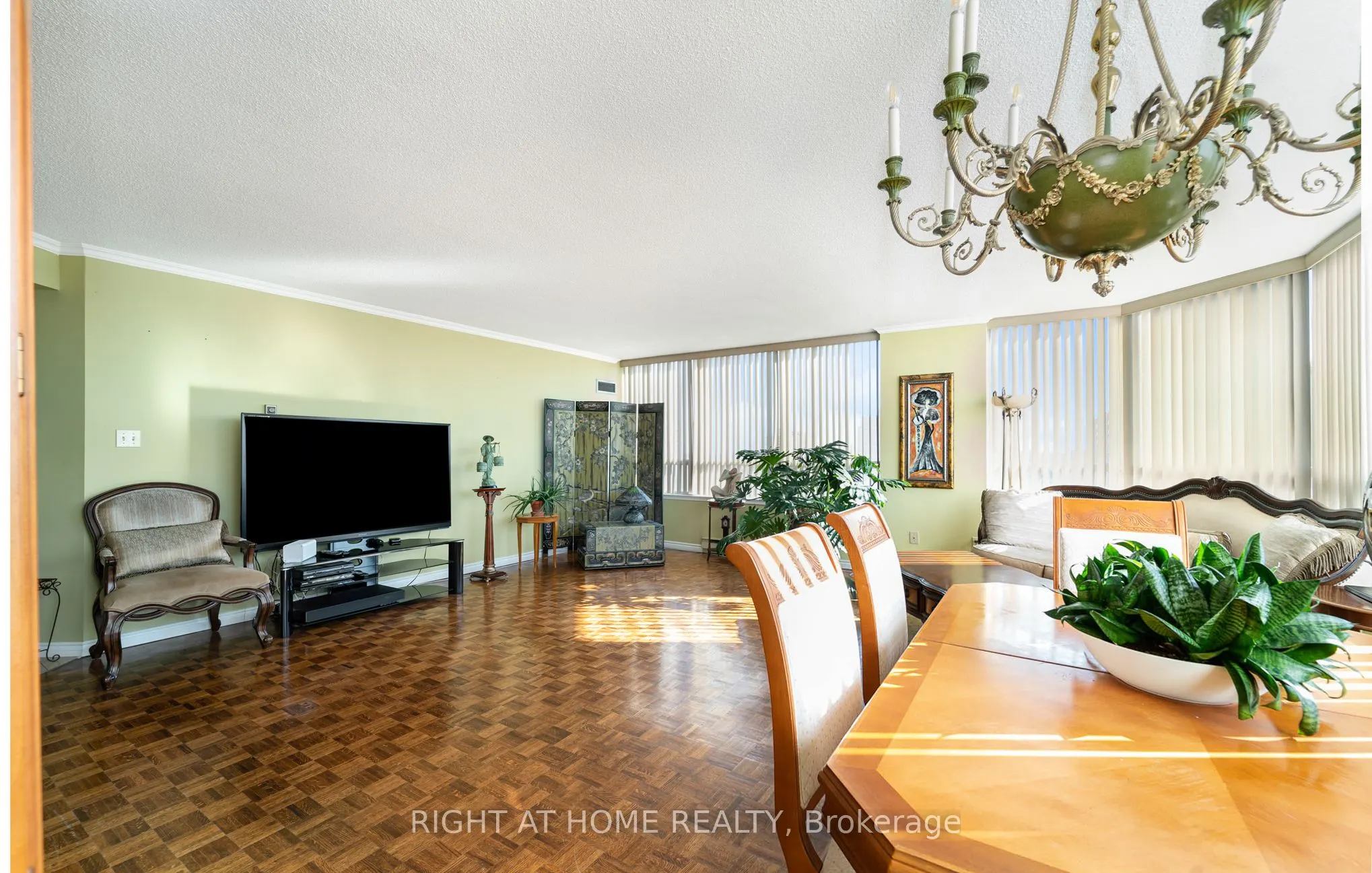10 Torresdale Avenue, #904
