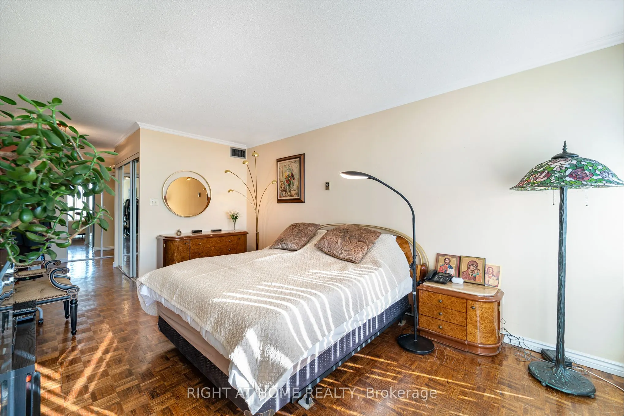 10 Torresdale Avenue, #904