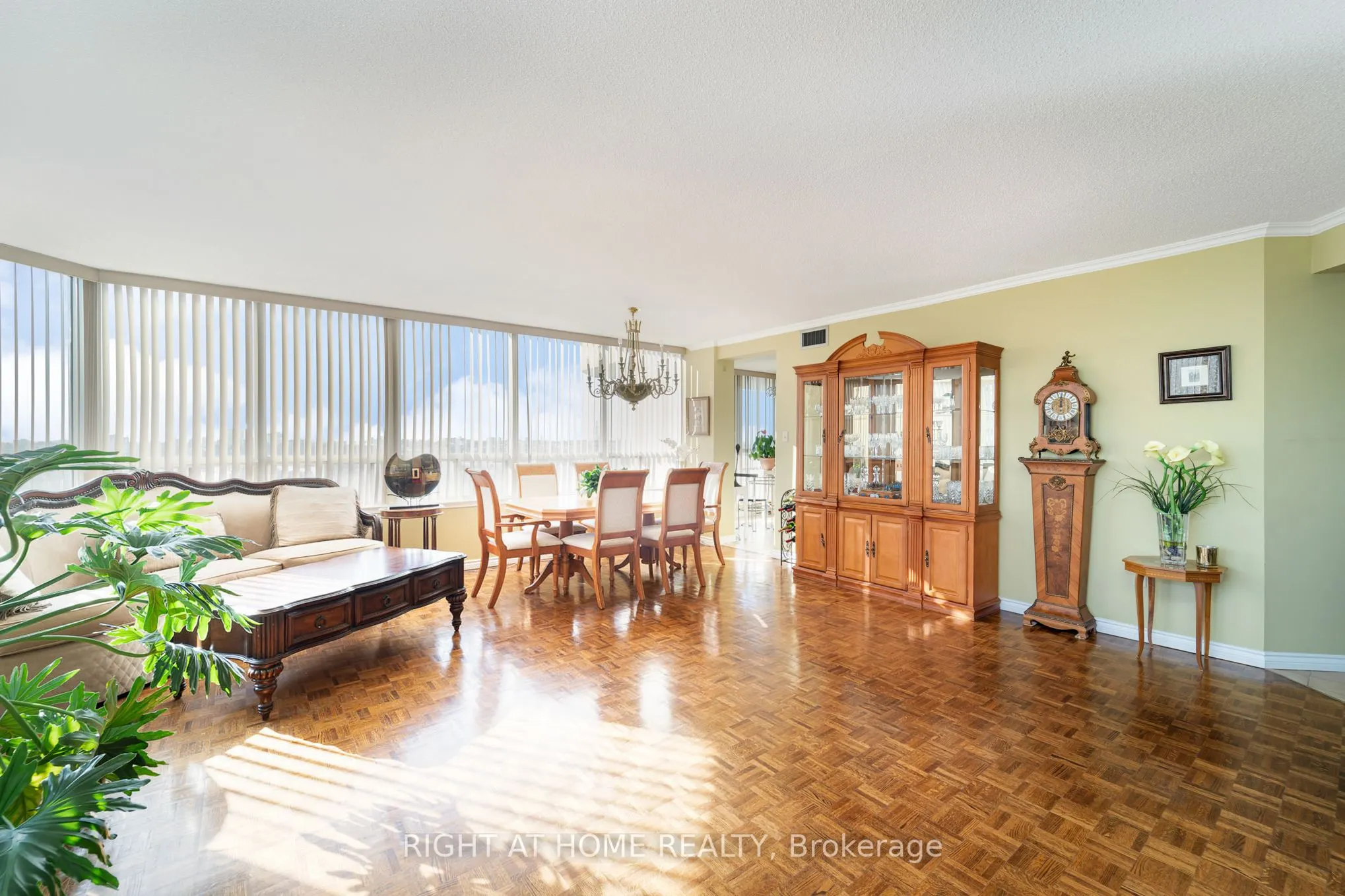 10 Torresdale Avenue, #904