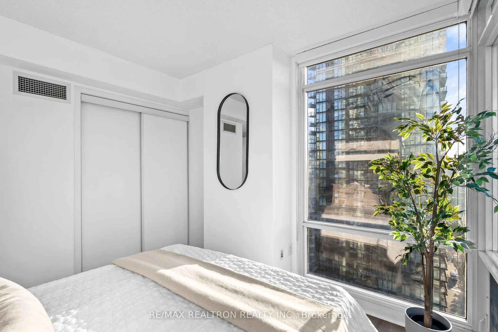25 Telegram Mews, #2112