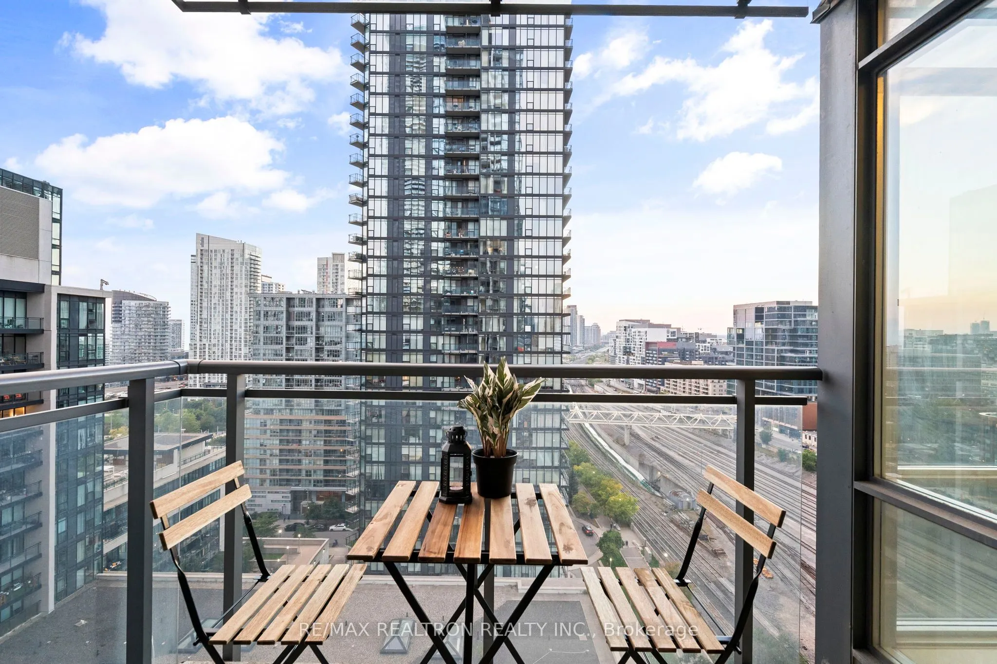 25 Telegram Mews, #2112