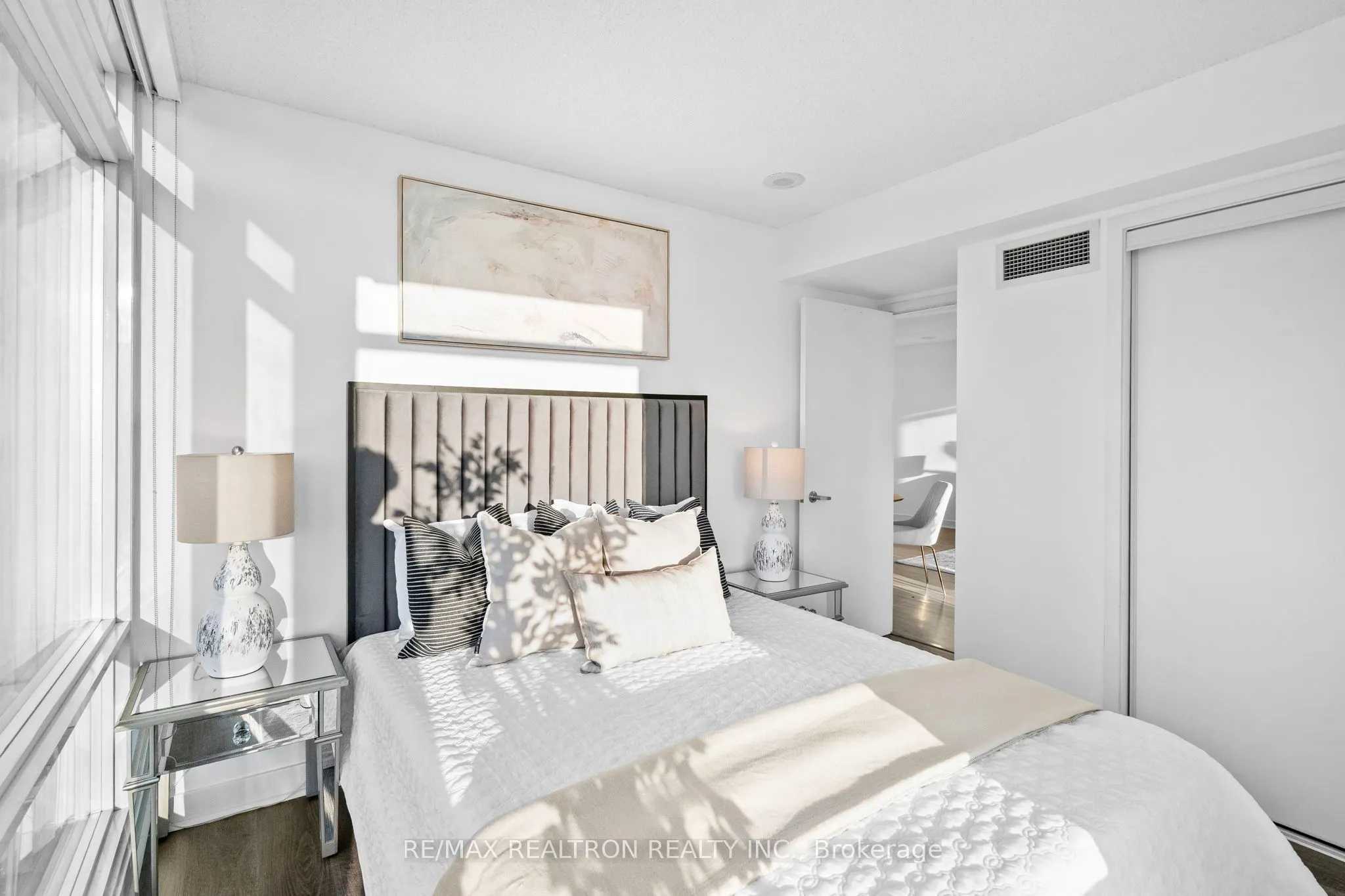 25 Telegram Mews, #2112