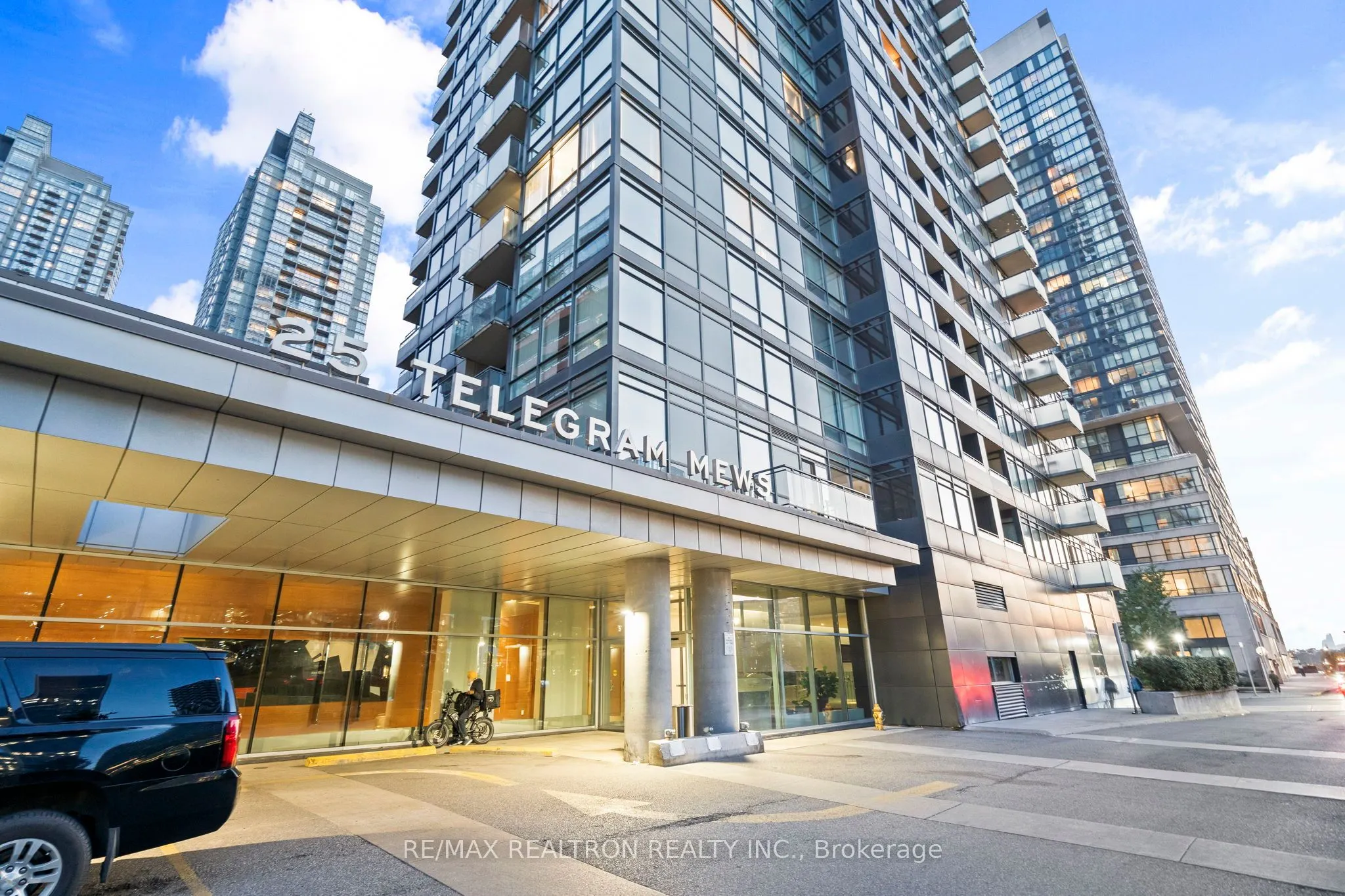 25 Telegram Mews, #2112