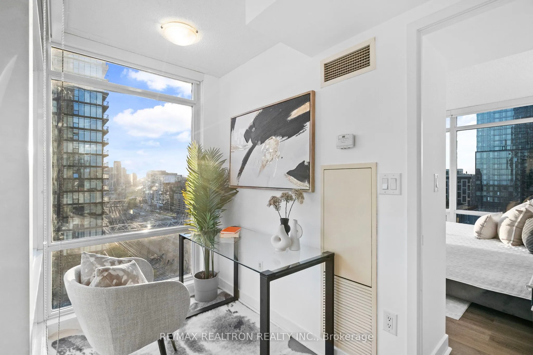 25 Telegram Mews, #2112