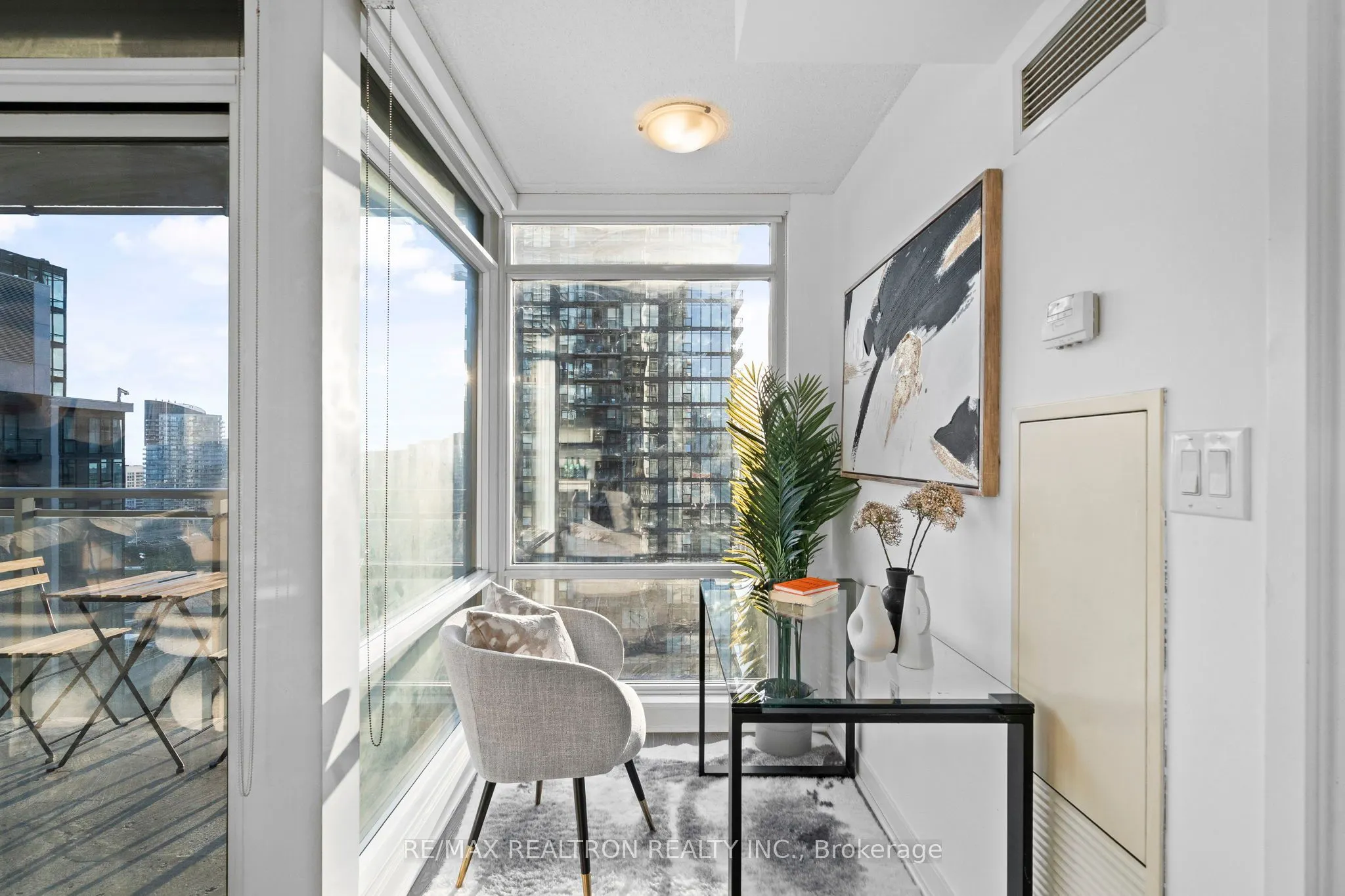 25 Telegram Mews, #2112