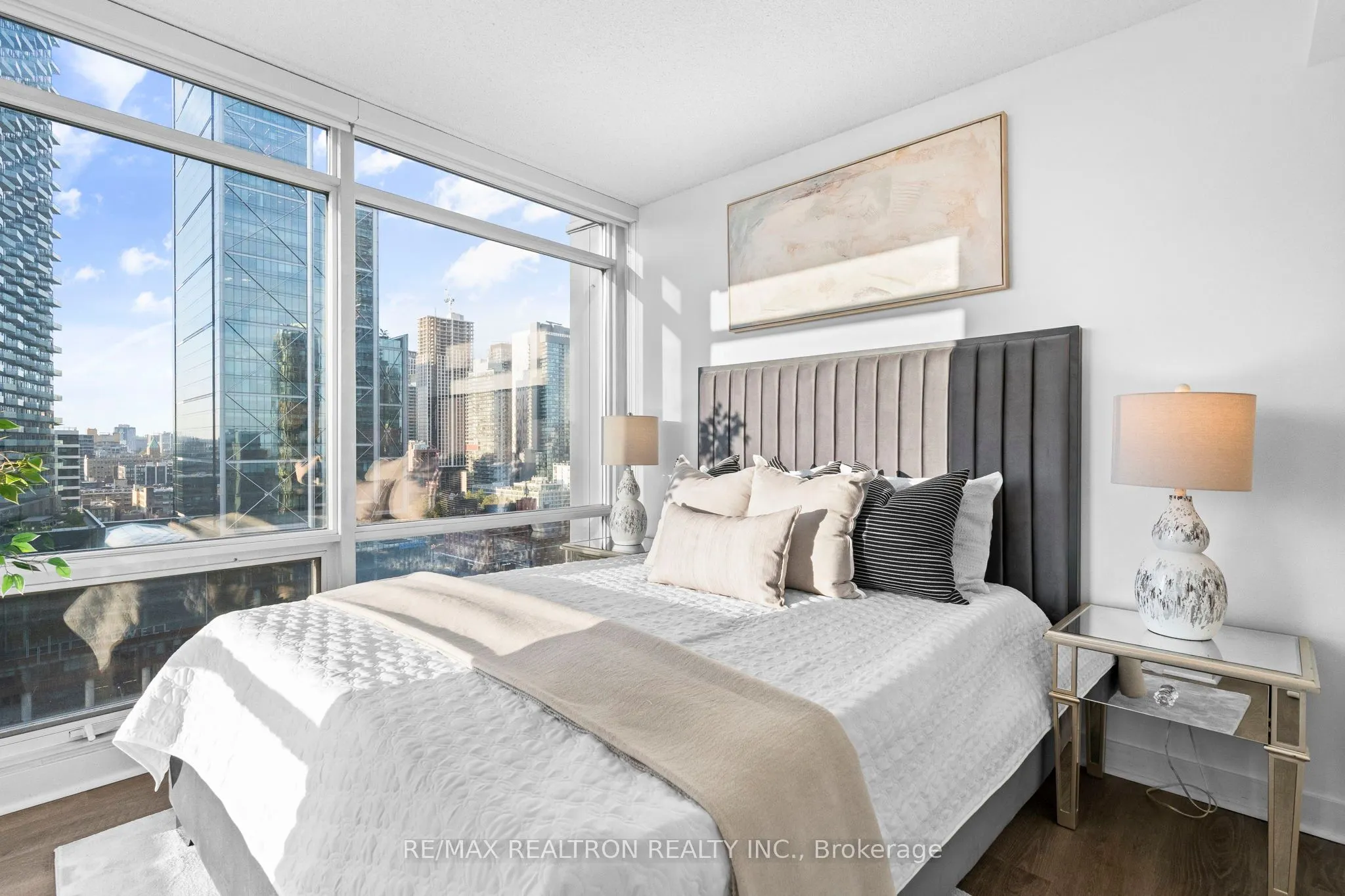 25 Telegram Mews, #2112