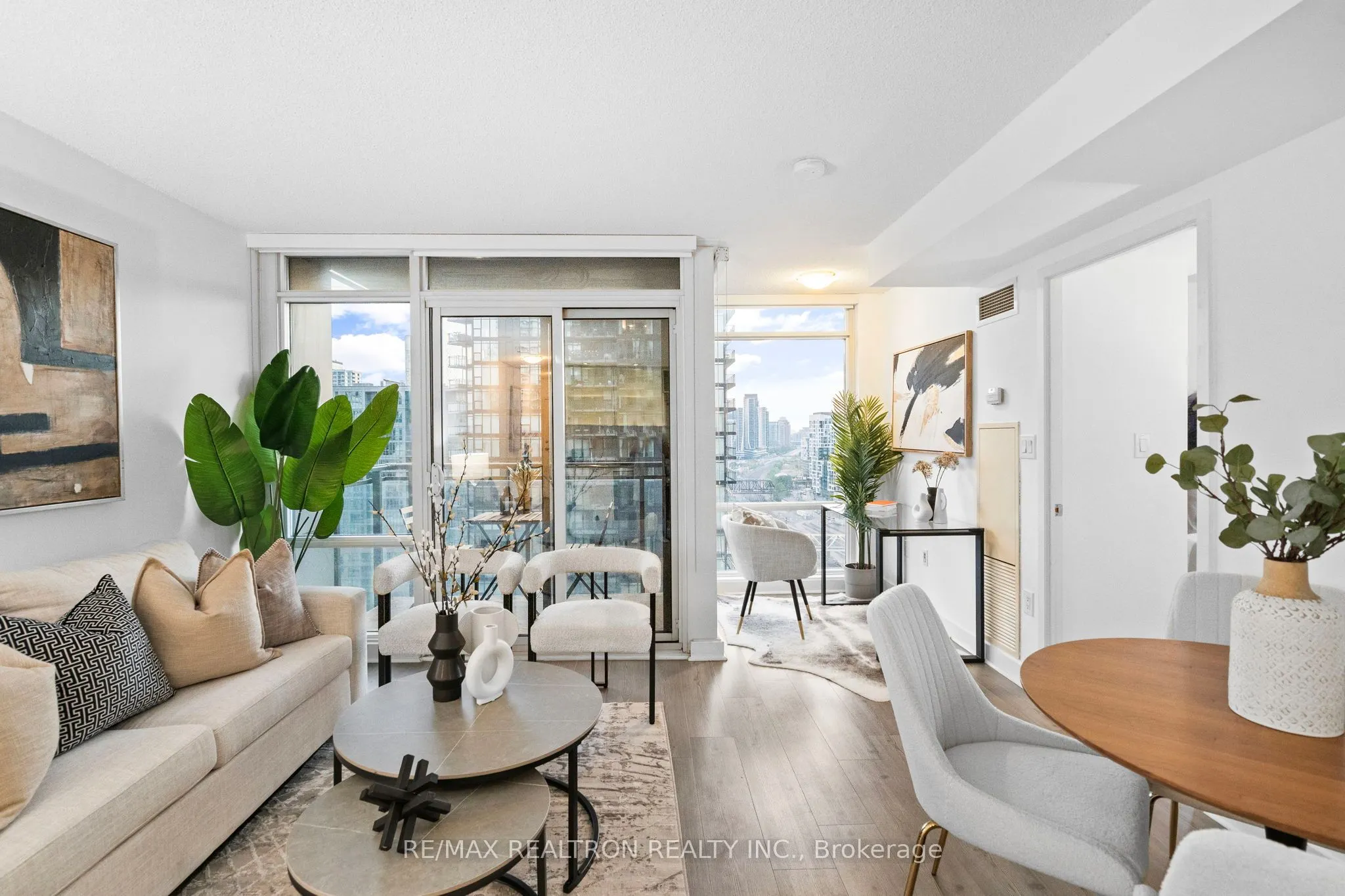 25 Telegram Mews, #2112