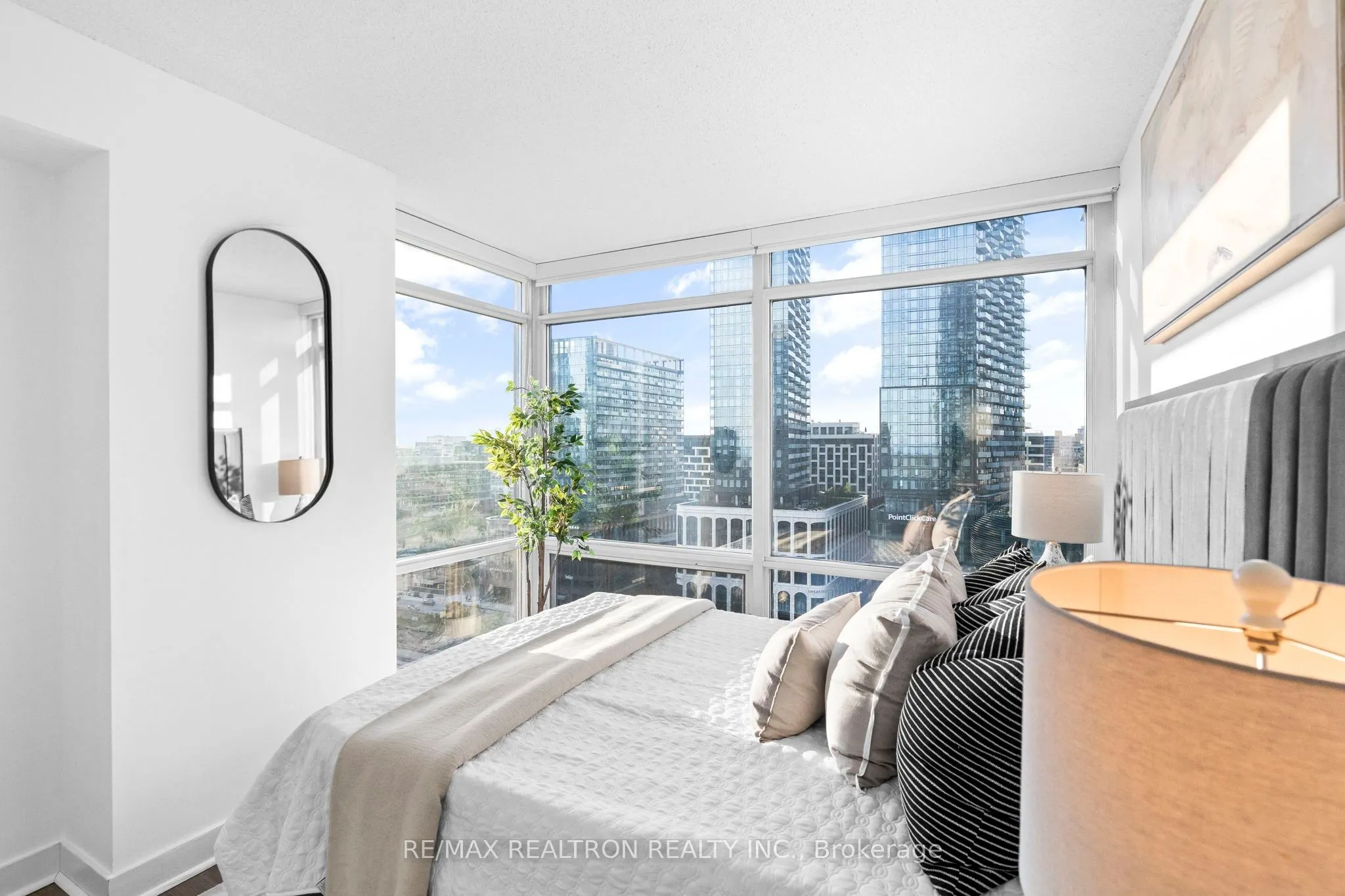 25 Telegram Mews, #2112