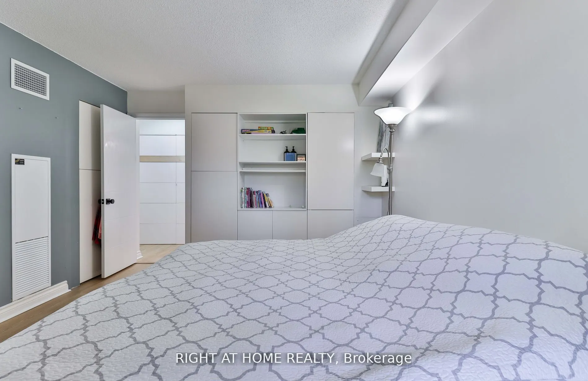 1210 Don Mills Road, #206