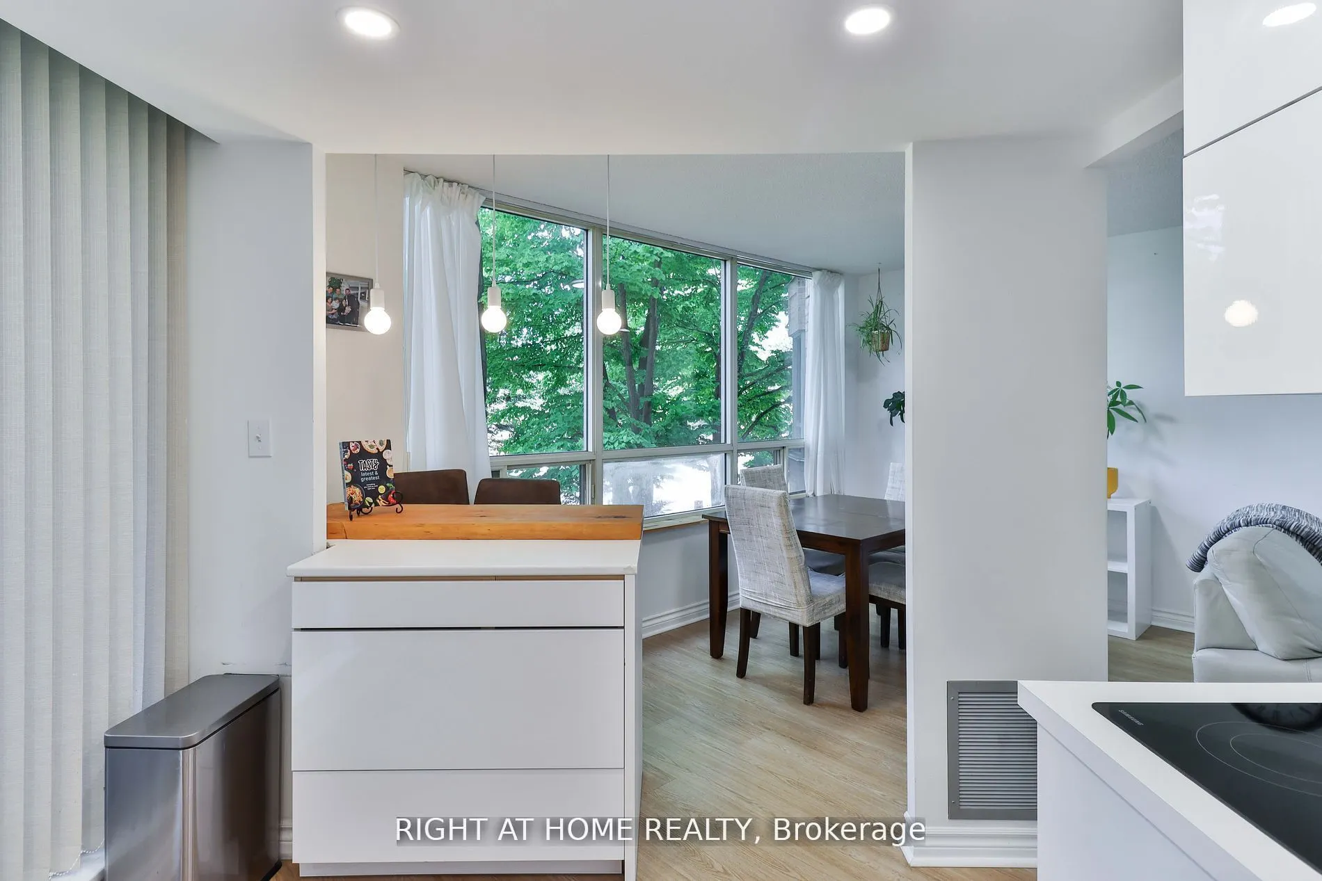 1210 Don Mills Road, #206