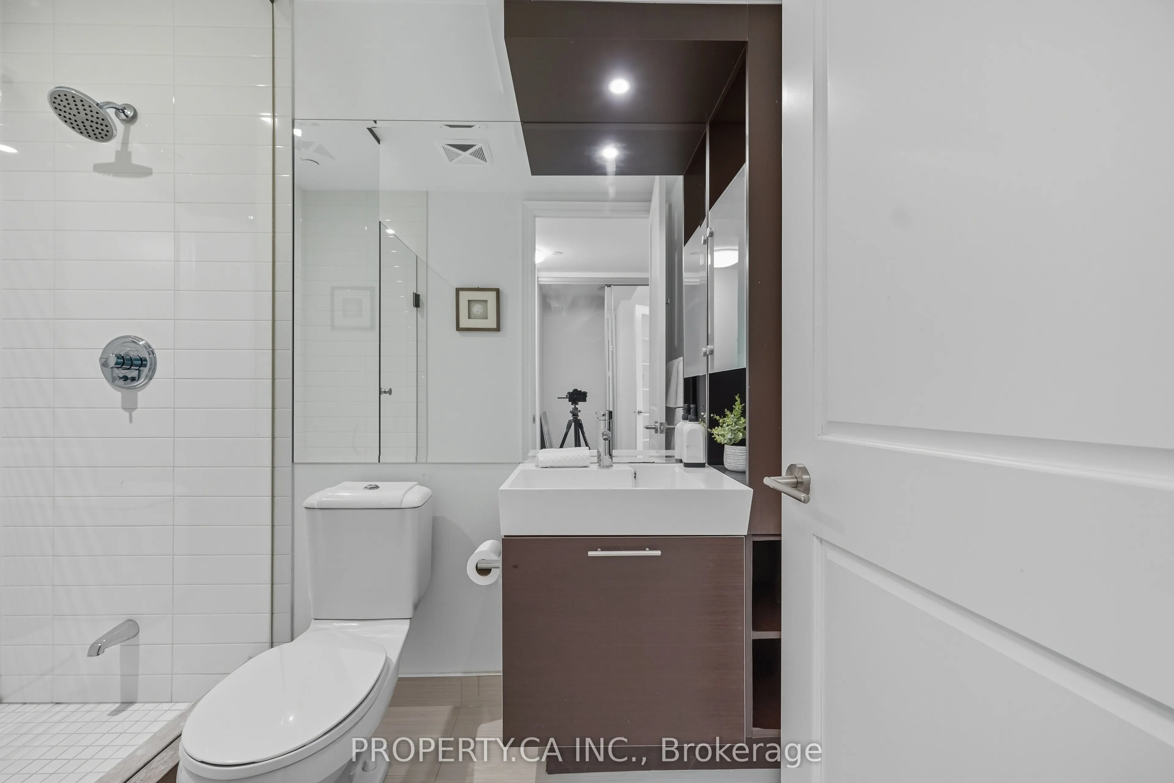 388 Yonge Street, #6302