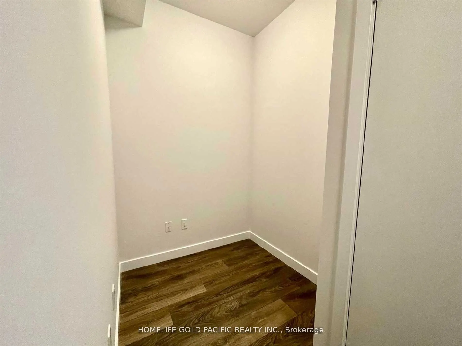 8 Eglinton Avenue E, #1211