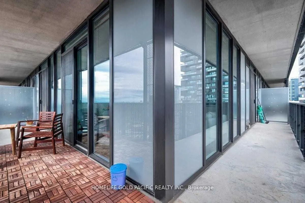 8 Eglinton Avenue E, #1211