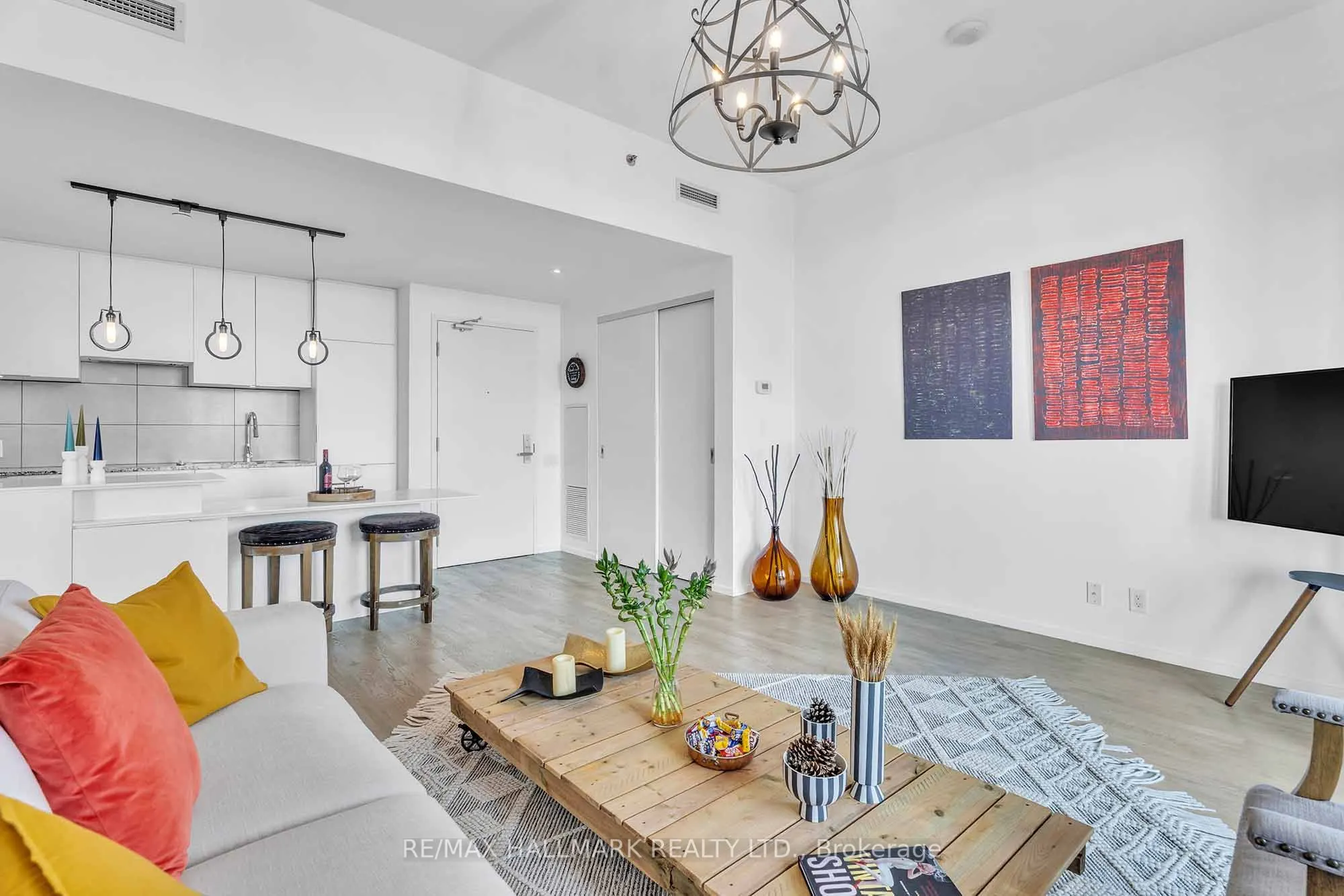 5 St Joseph St Street, #2611