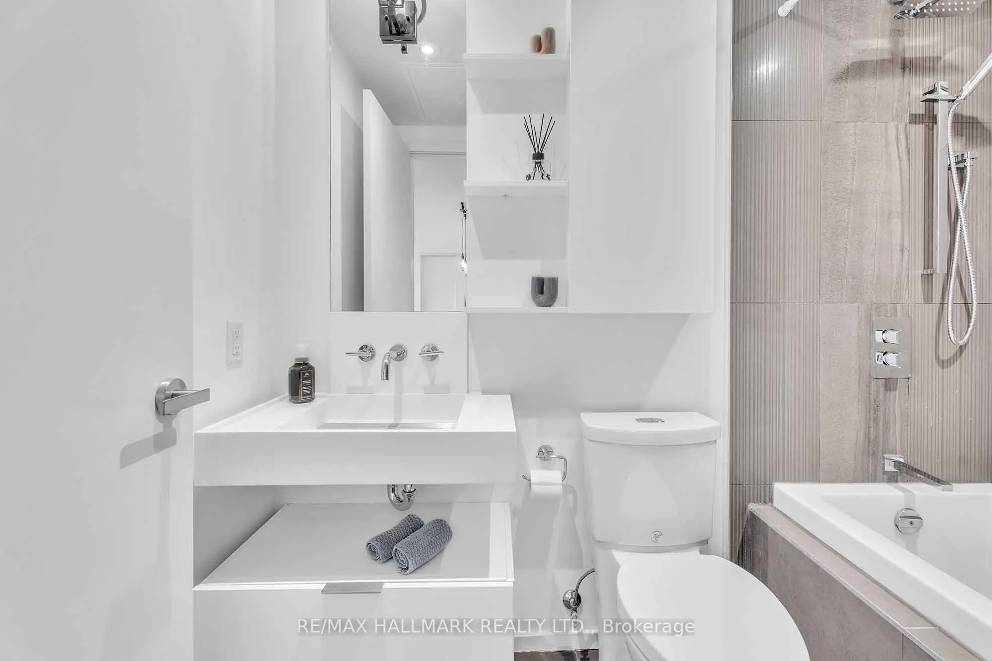 5 St Joseph St Street, #2611