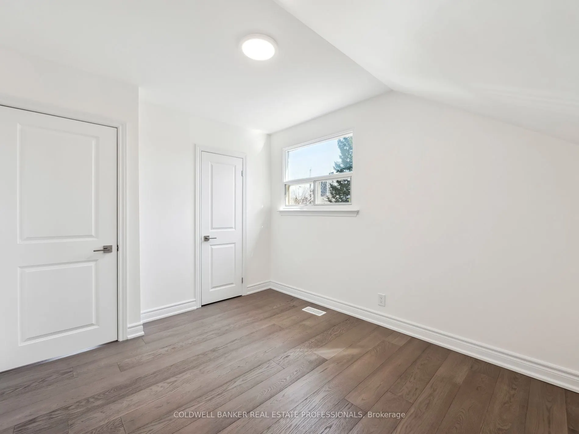 2 Kempsell Crescent