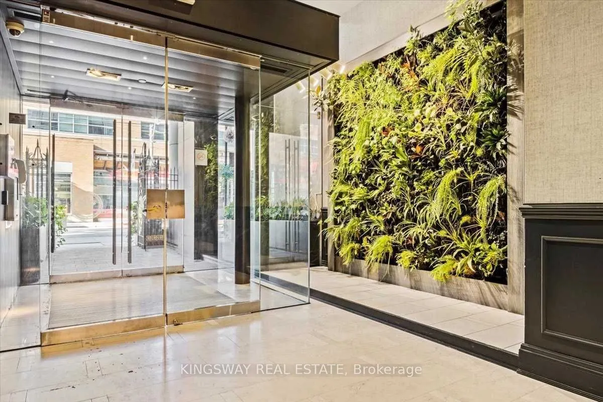 375 King Street W, #1107