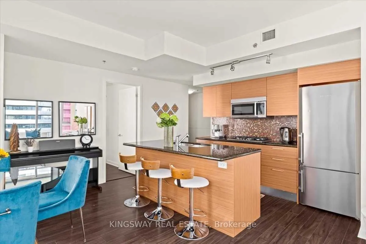 375 King Street W, #1107