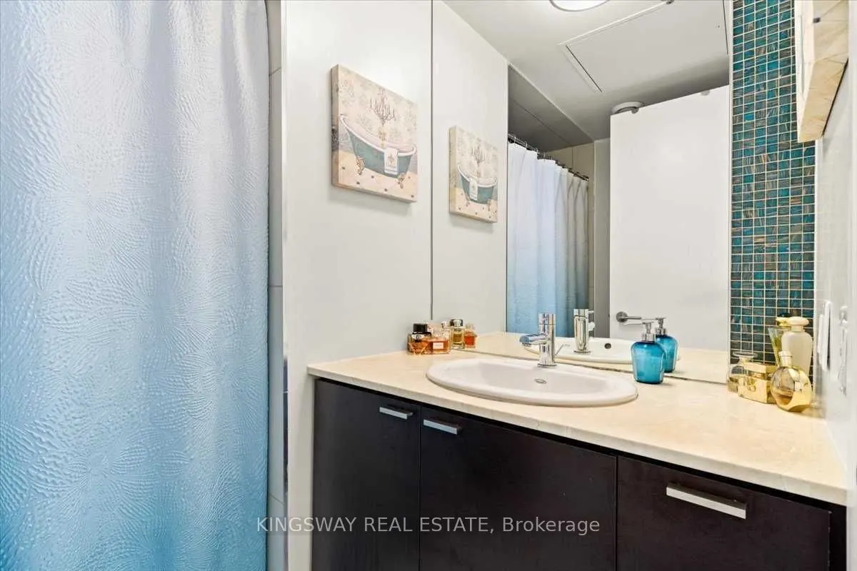 375 King Street W, #1107