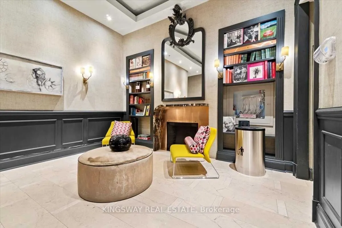 375 King Street W, #1107