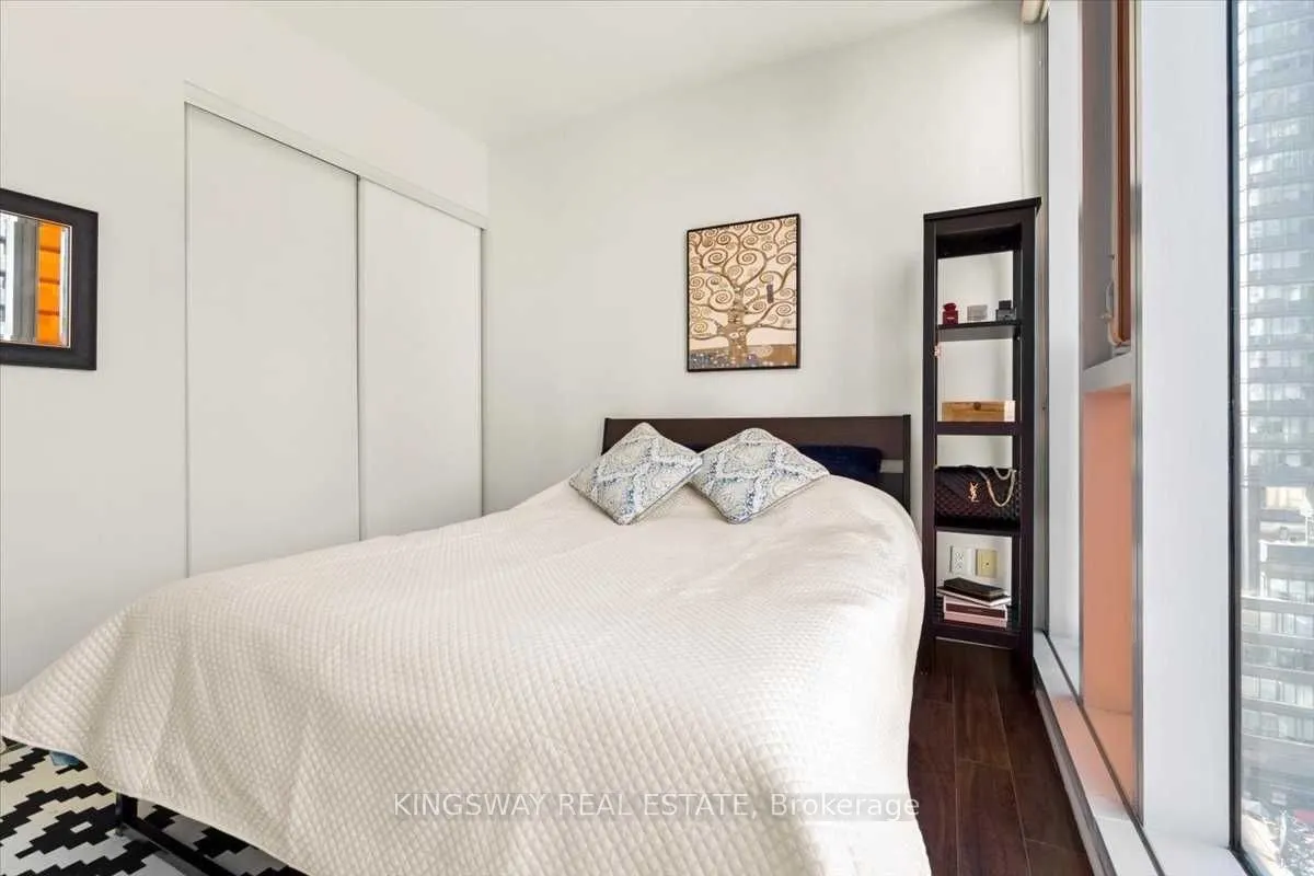 375 King Street W, #1107