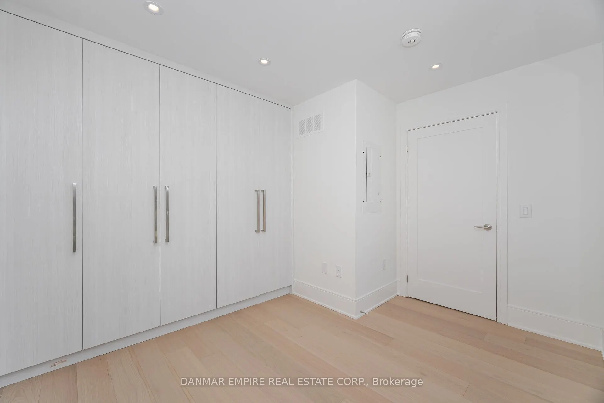 6 Casino Court