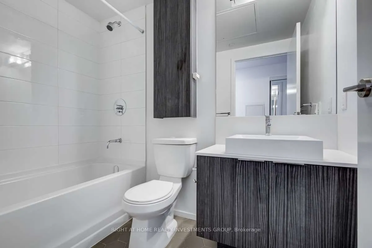 68 Shuter Street, #801