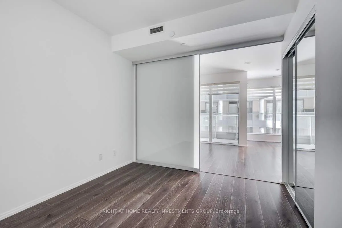 68 Shuter Street, #801