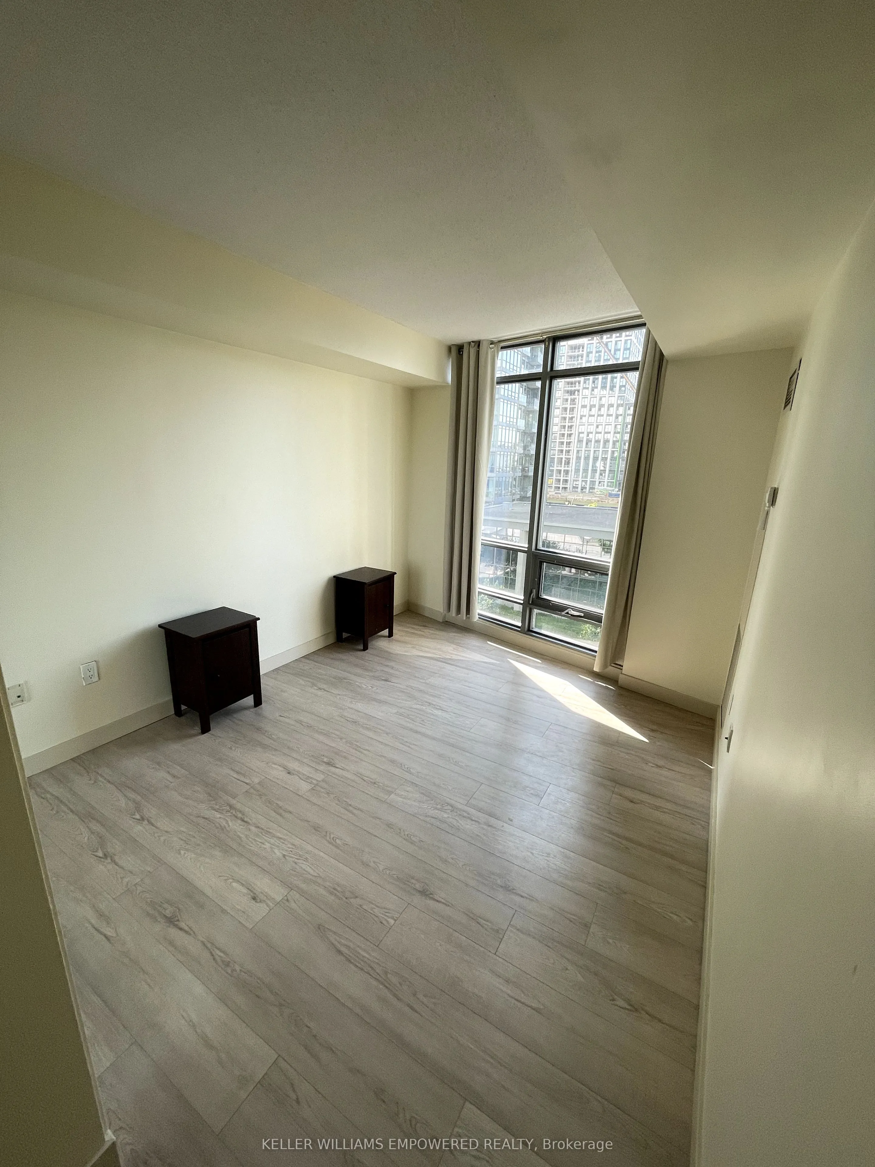 3 Navy Wharf Court, #602