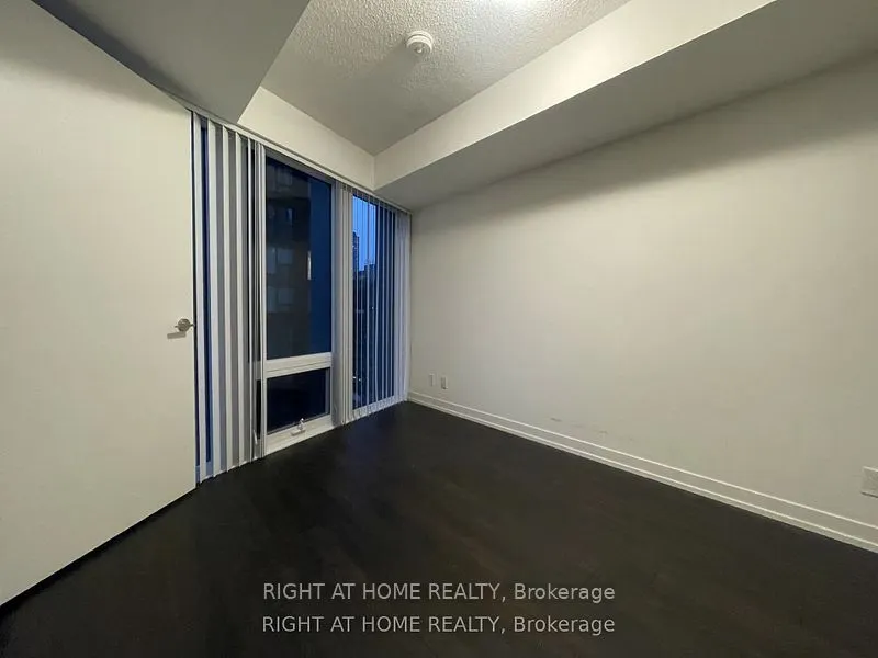 60 Shuter Street, #1709