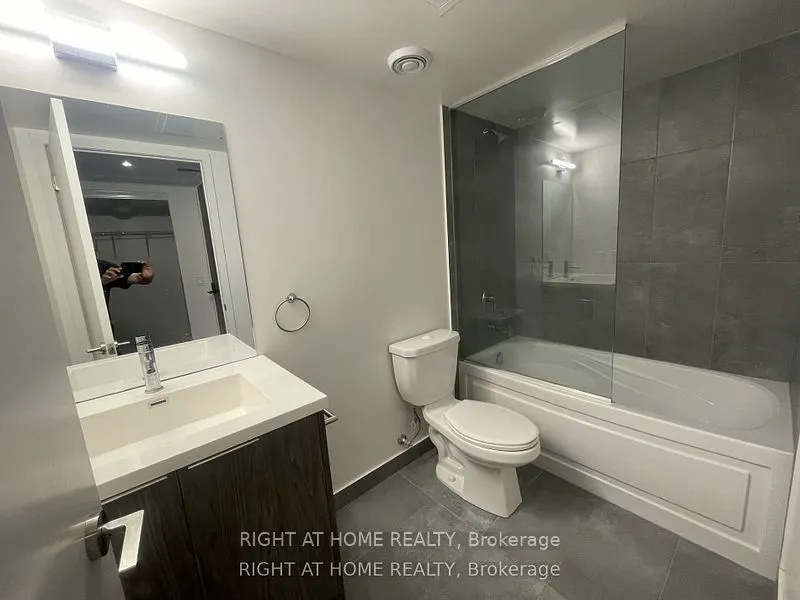 60 Shuter Street, #1709