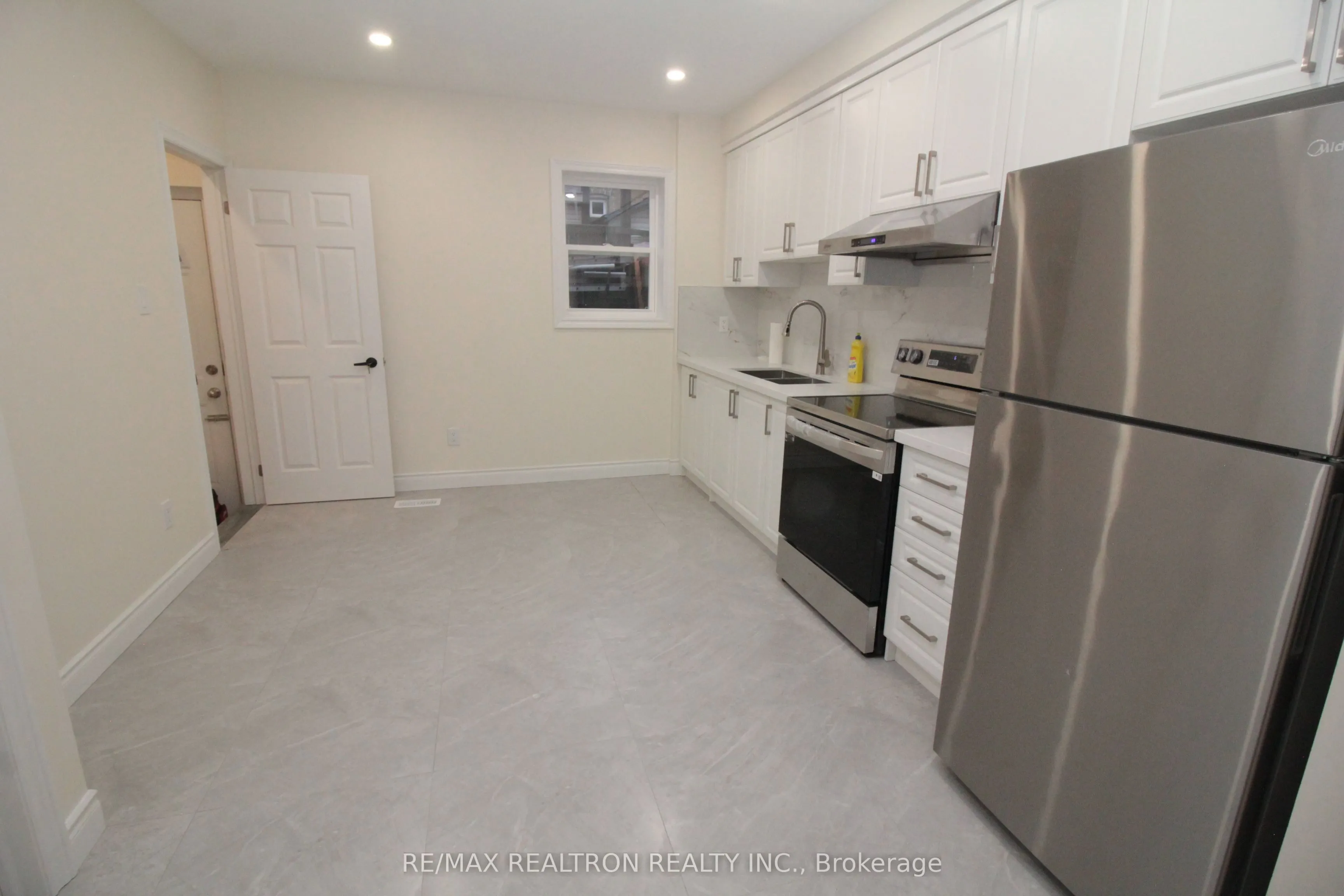 18 Roxton Road