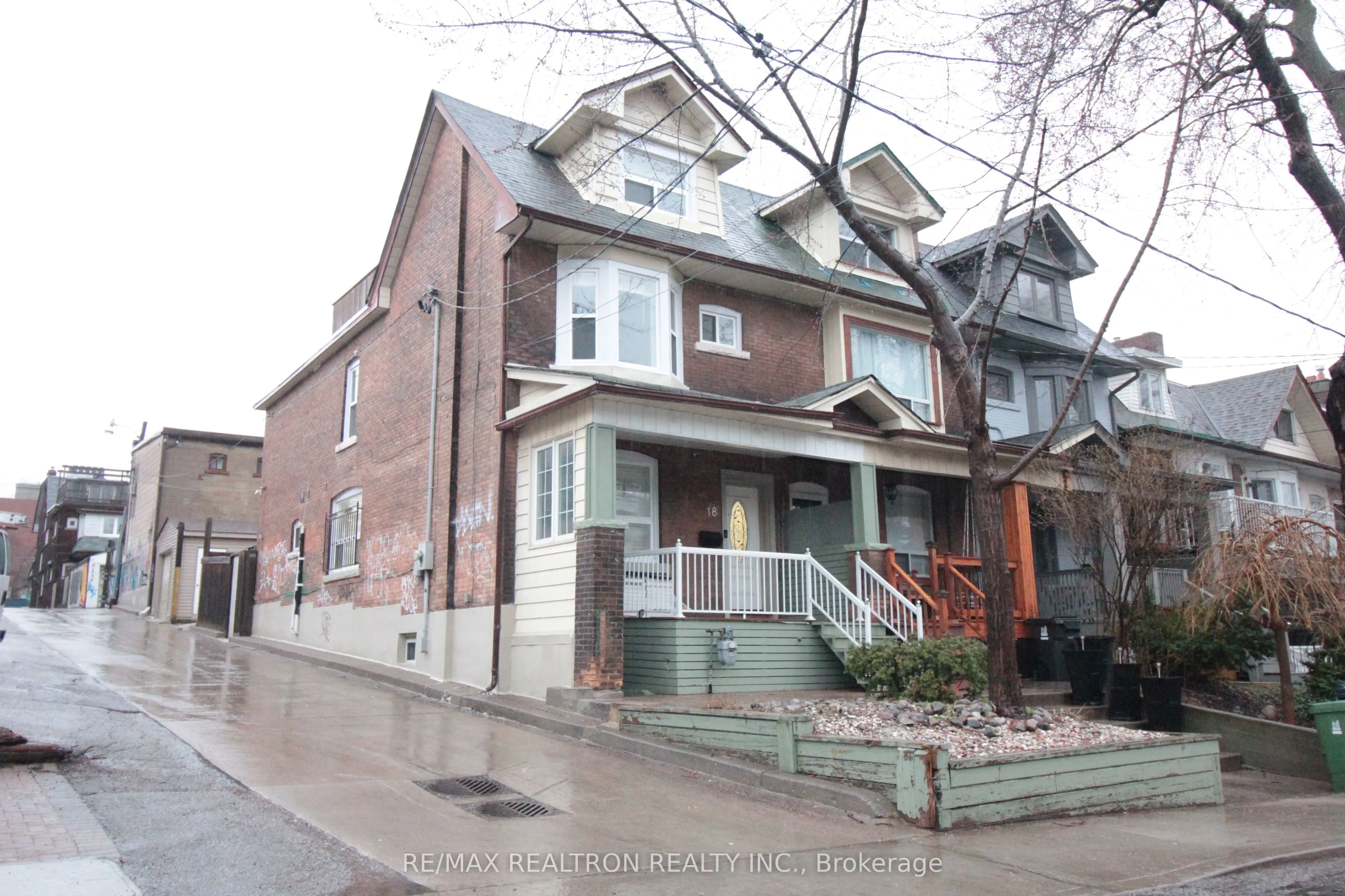 18 Roxton Road