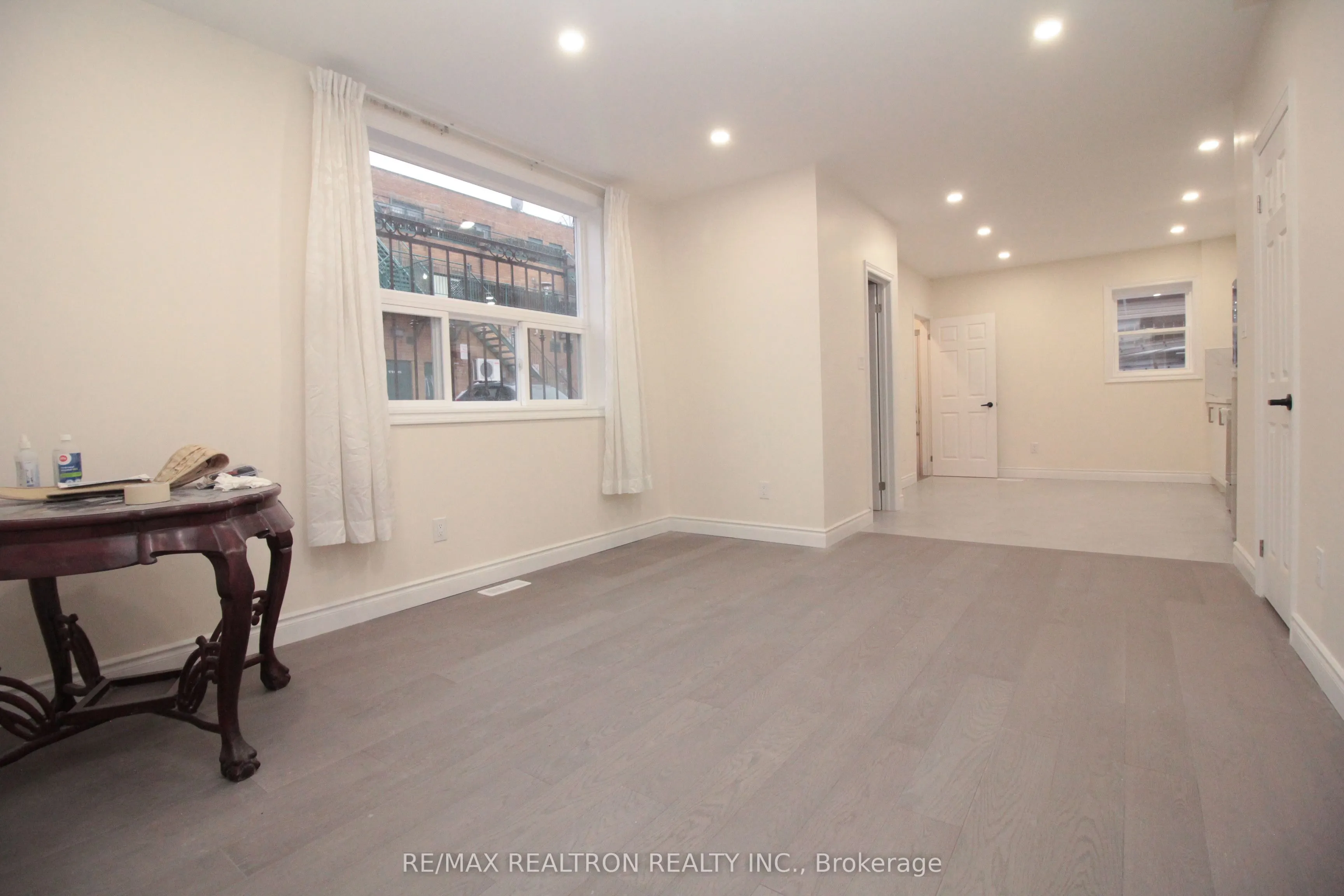 18 Roxton Road