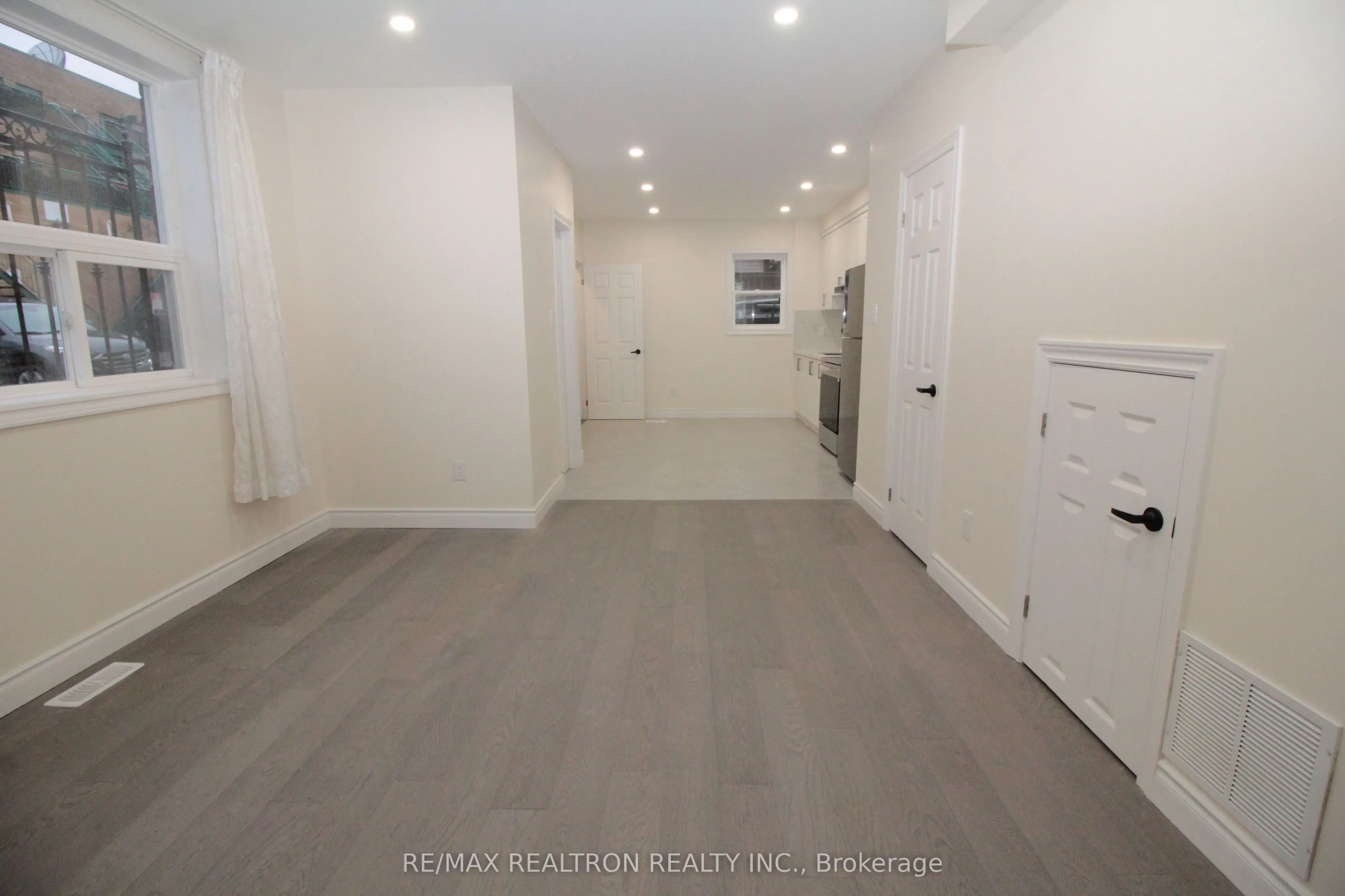 18 Roxton Road