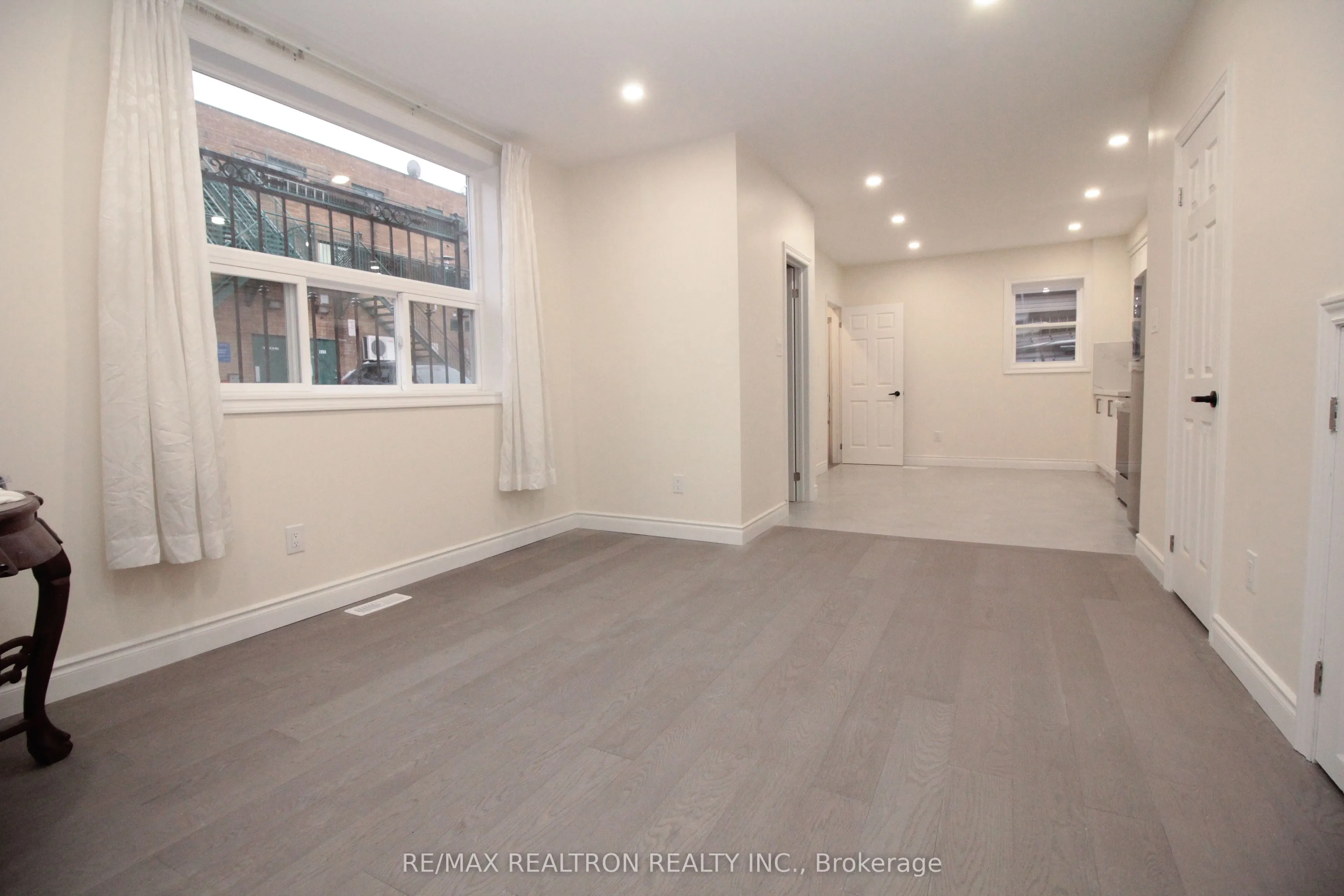 18 Roxton Road