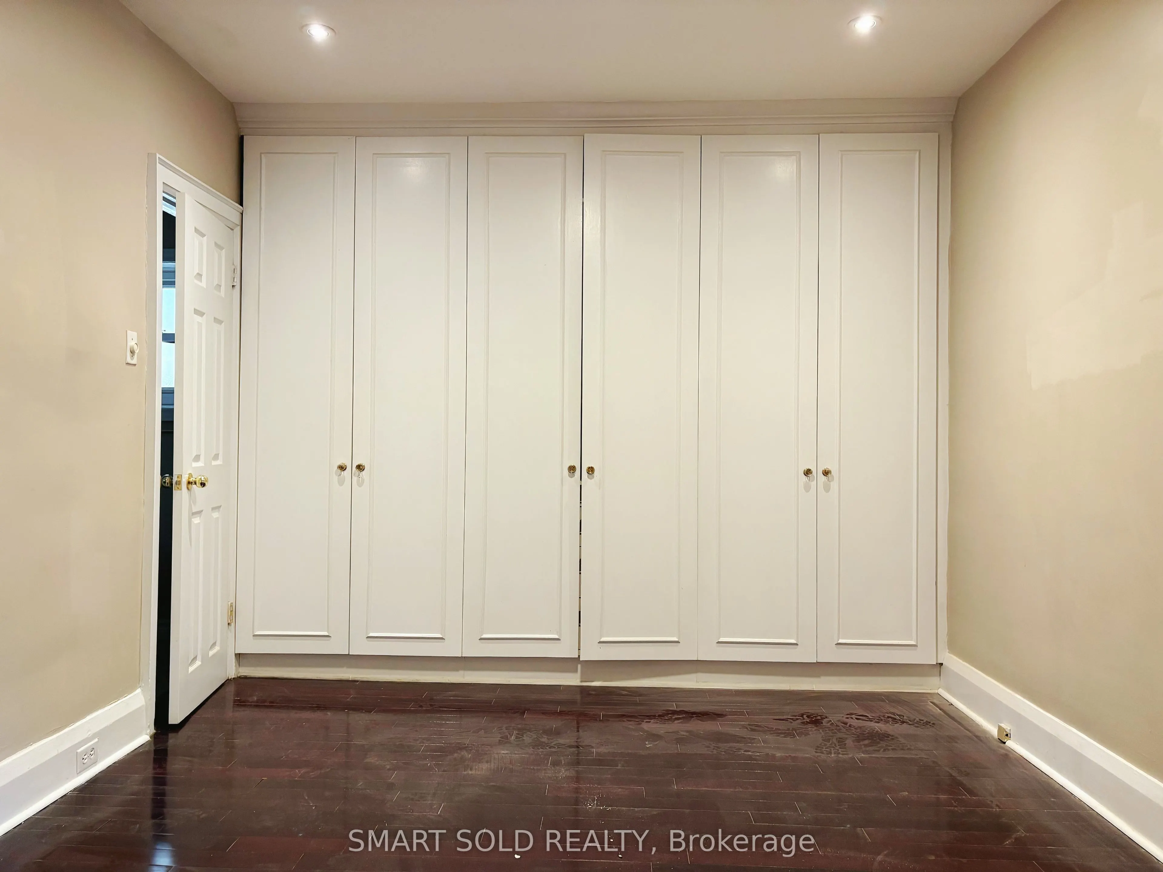 889 Avenue Road, #1ST FL