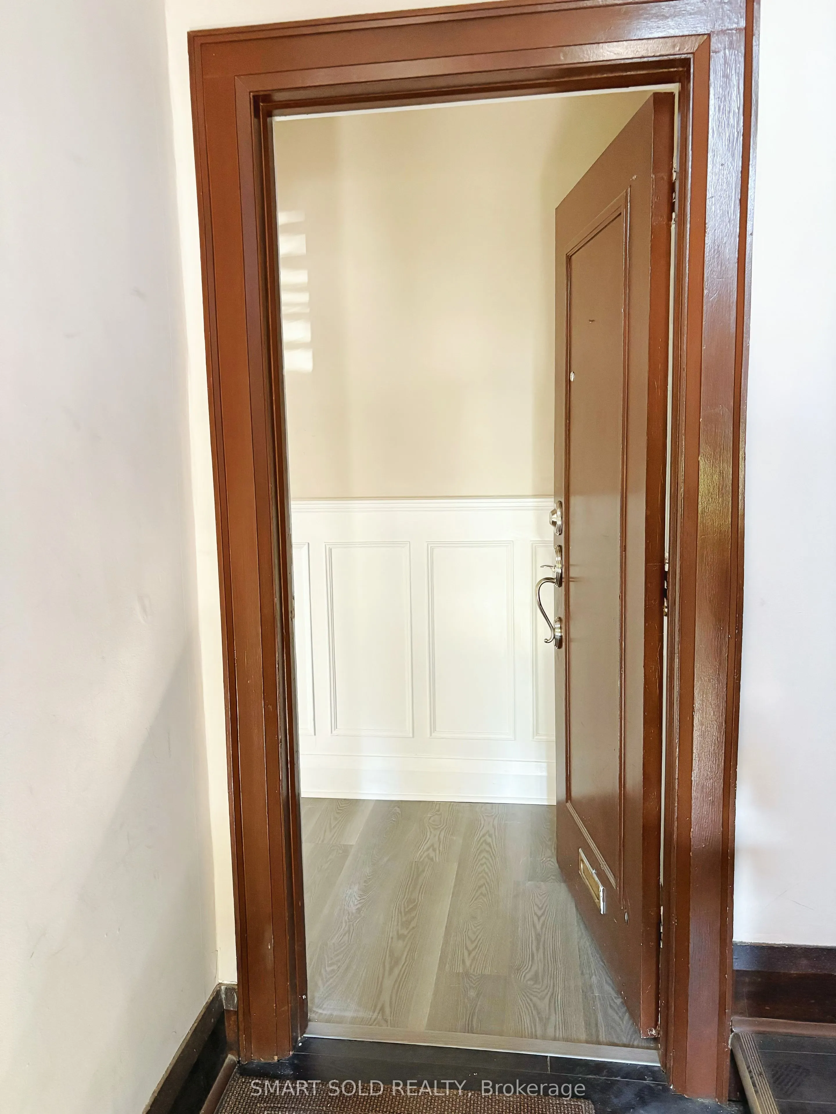 889 Avenue Road, #1ST FL