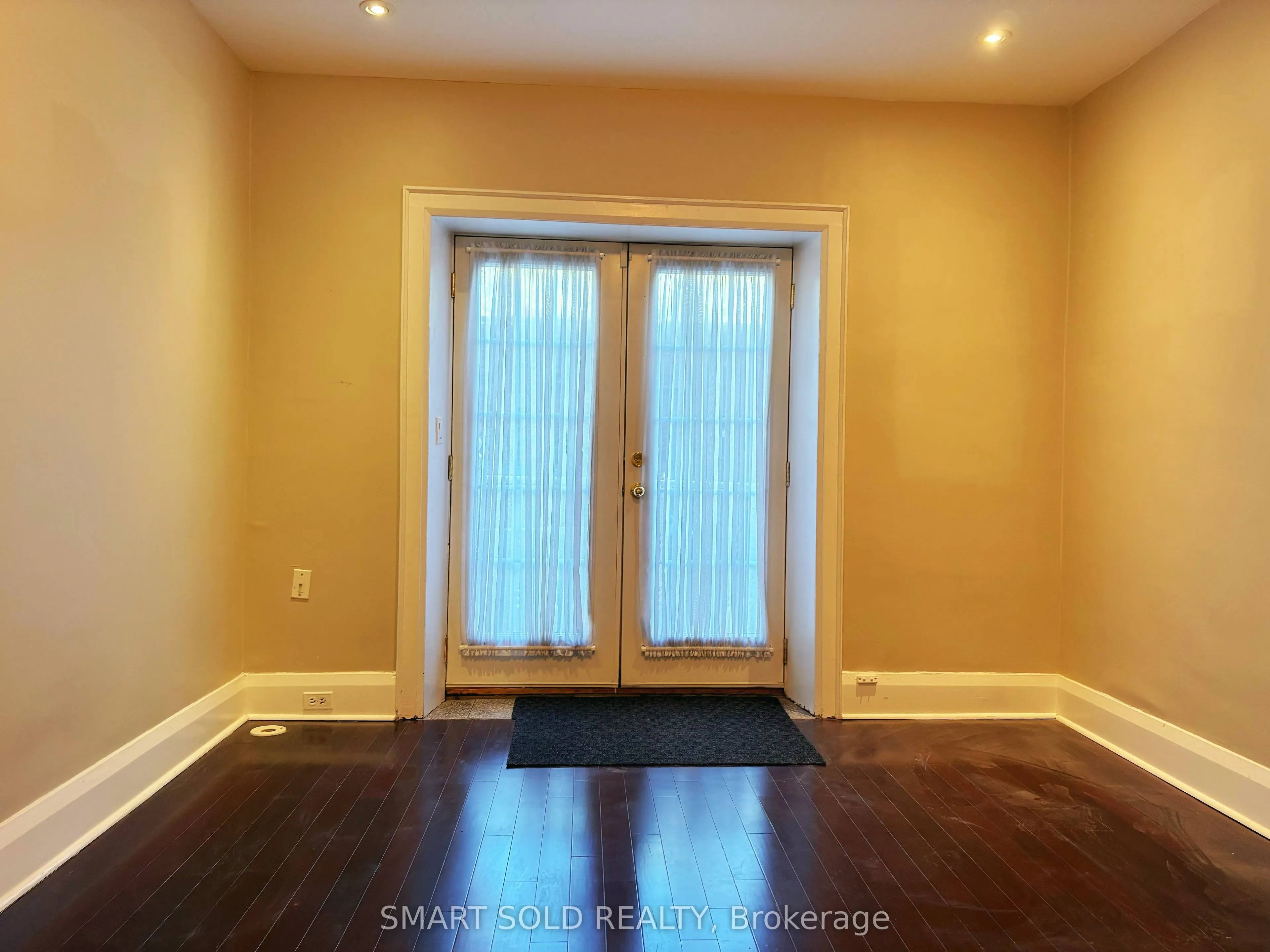 889 Avenue Road, #1ST FL