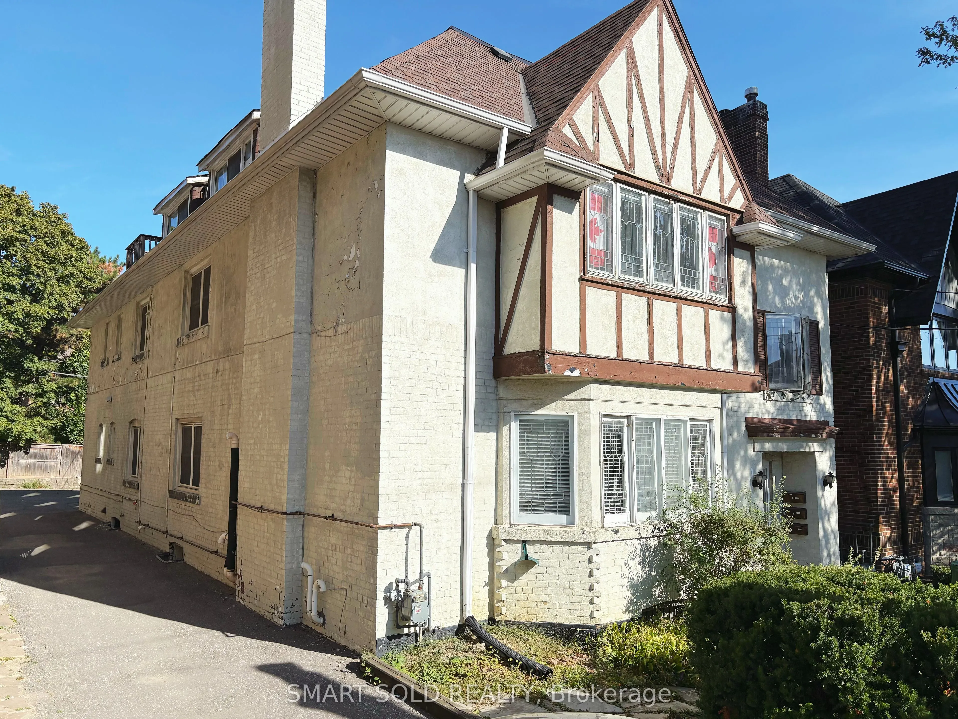 889 Avenue Road, #1ST FL