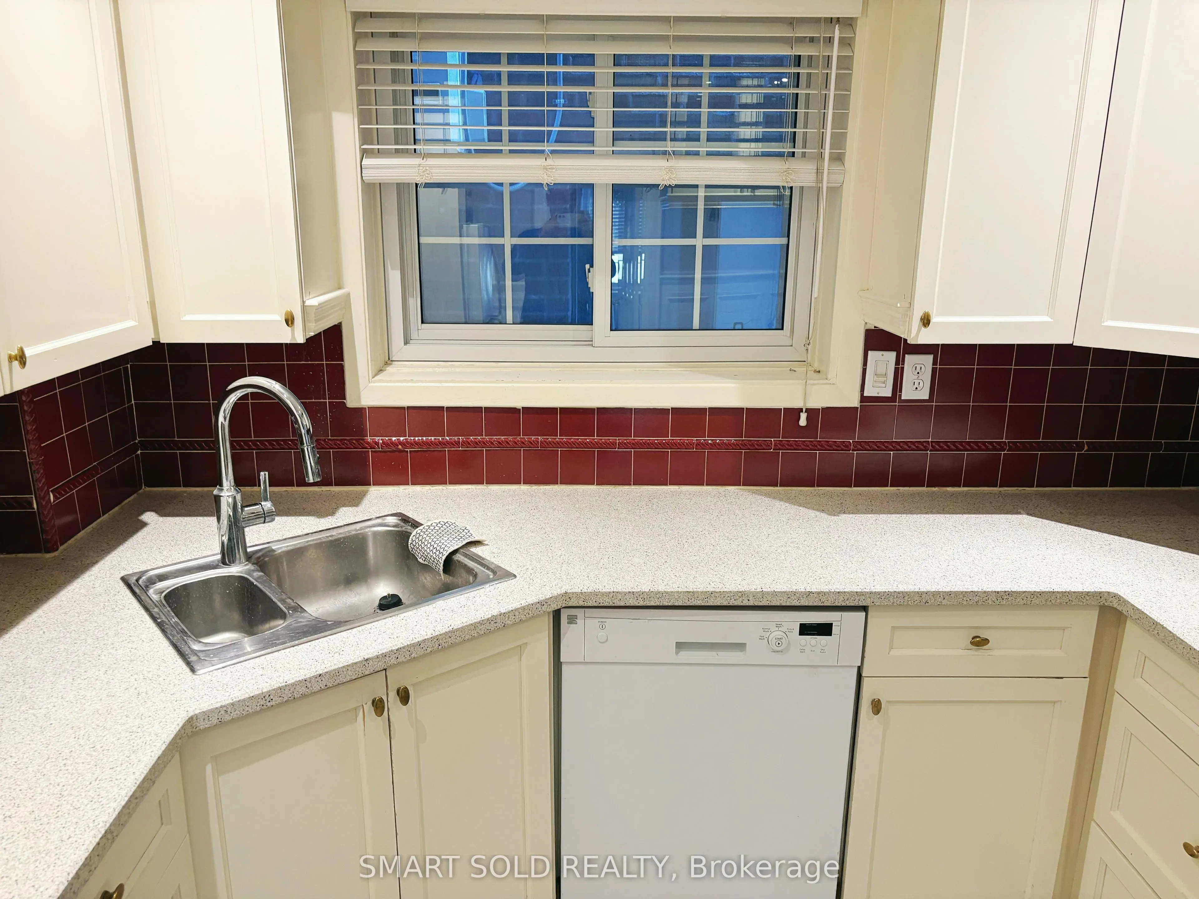 889 Avenue Road, #1ST FL