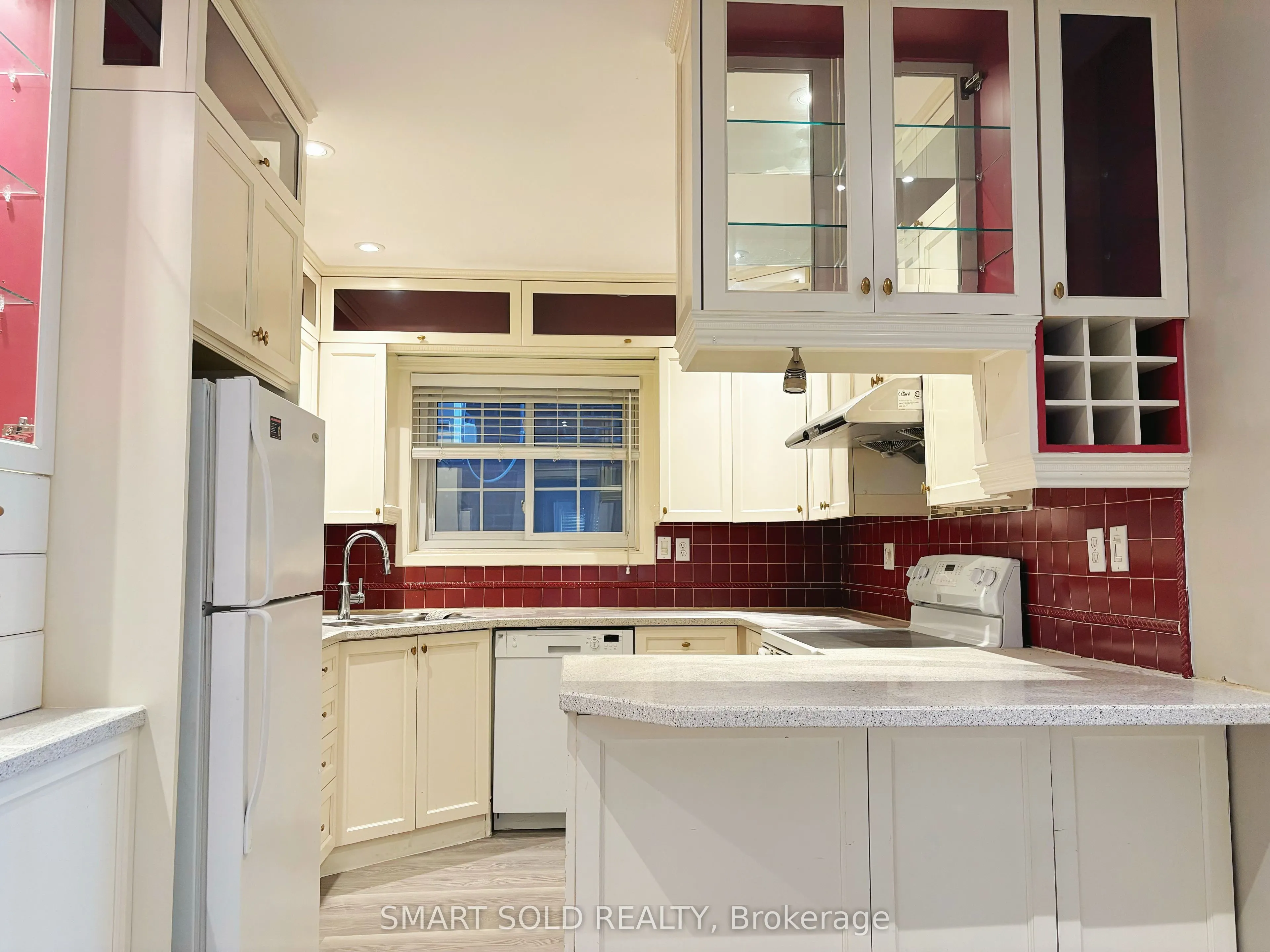 889 Avenue Road, #1ST FL