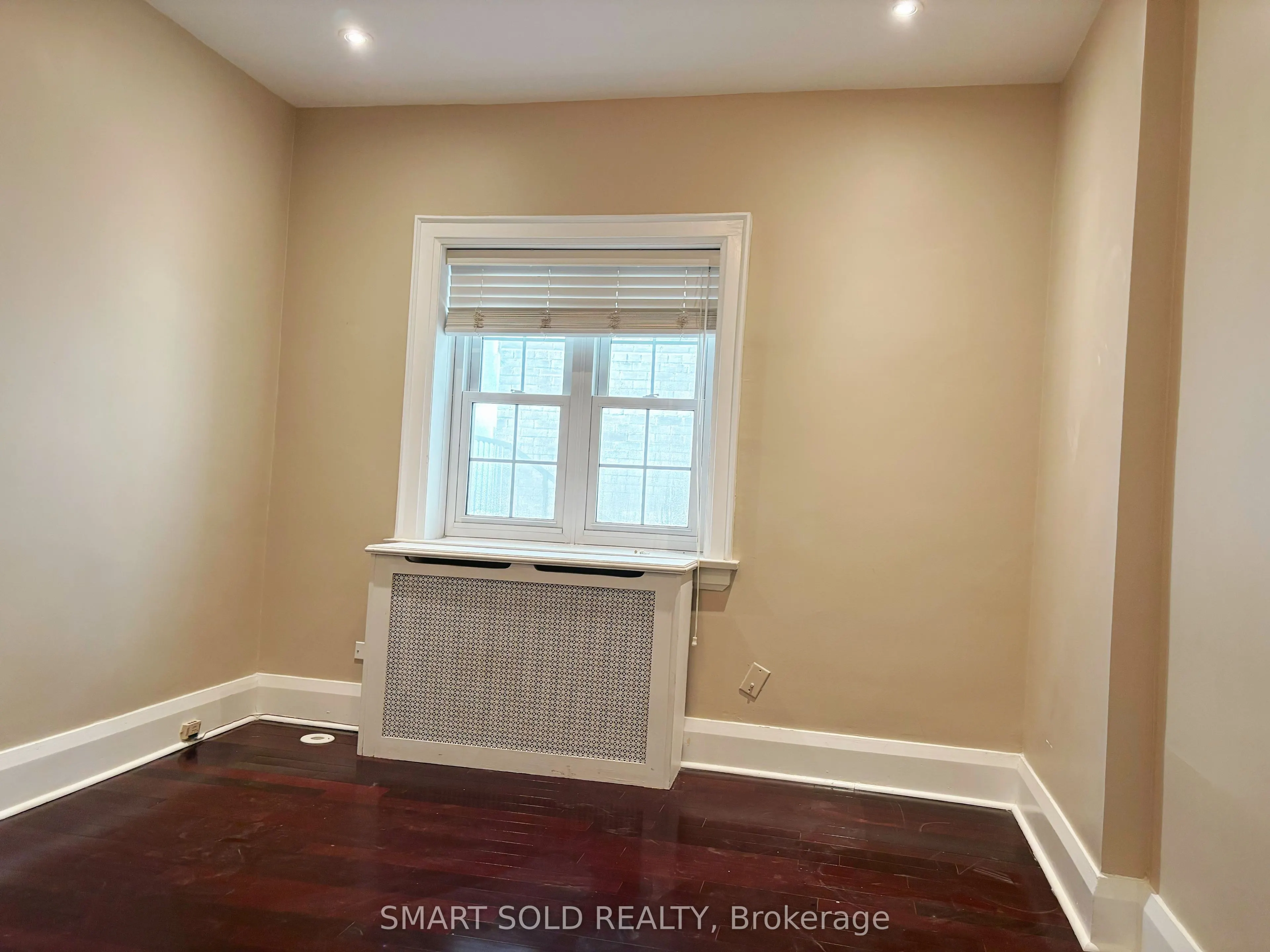 889 Avenue Road, #1ST FL