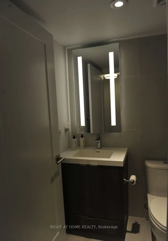 575 Bloor Street E, #1502