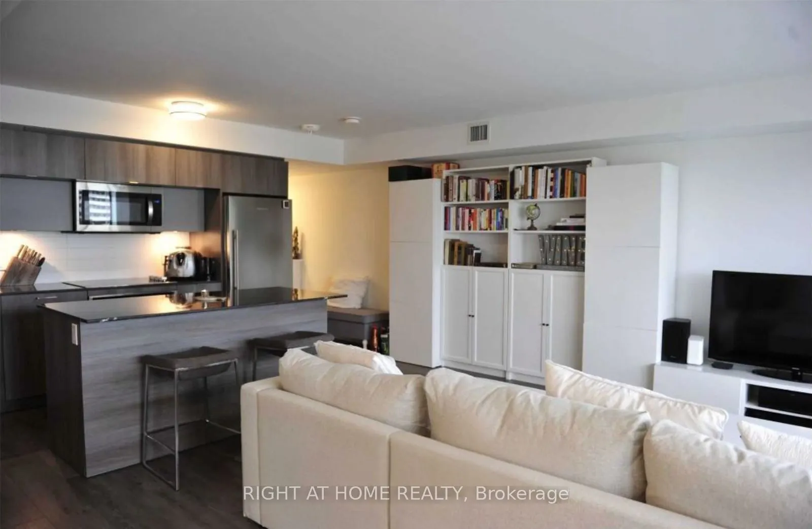 575 Bloor Street E, #1502