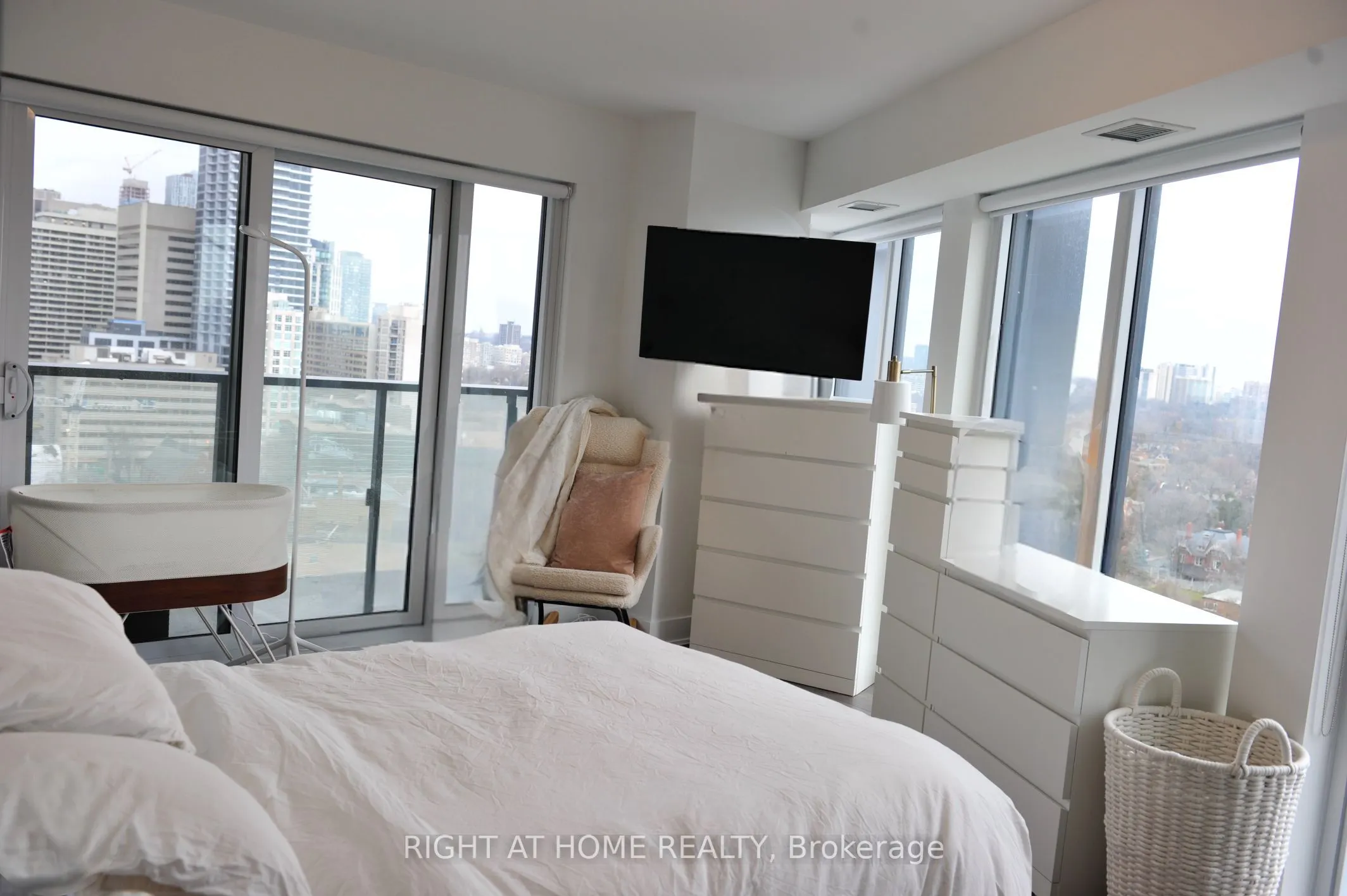 575 Bloor Street E, #1502