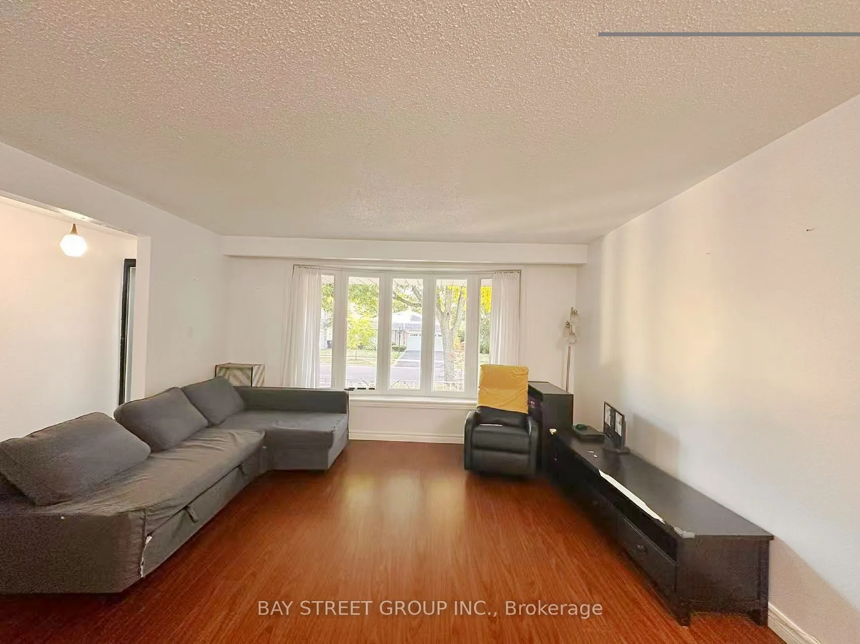 24 Wyvern Road, #Main& Upper