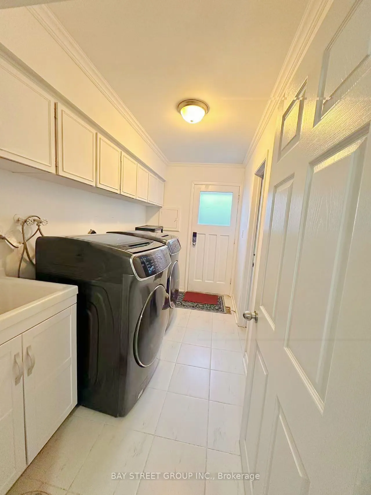 24 Wyvern Road, #Main& Upper