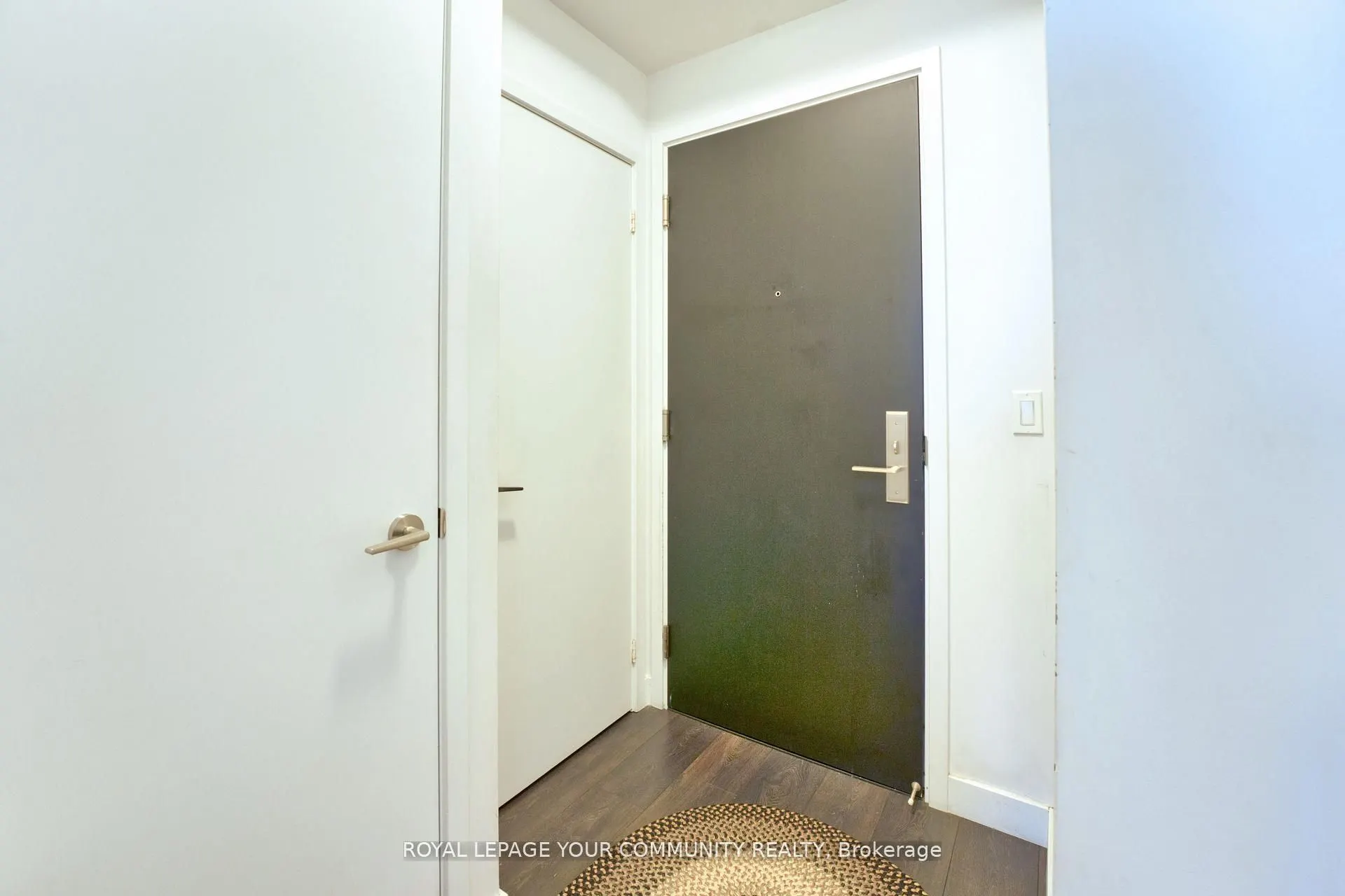 8 Eglinton Avenue E, #1808